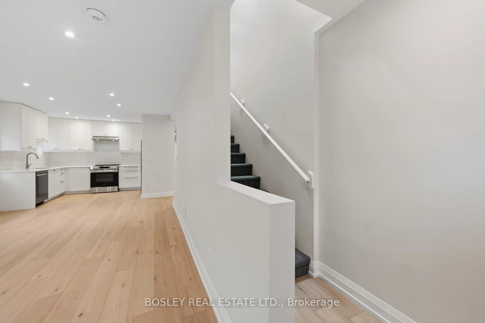 Photo 21 of Unit Upper, 14 Preston Place, Toronto, Lawrence Park North — HOMEH
