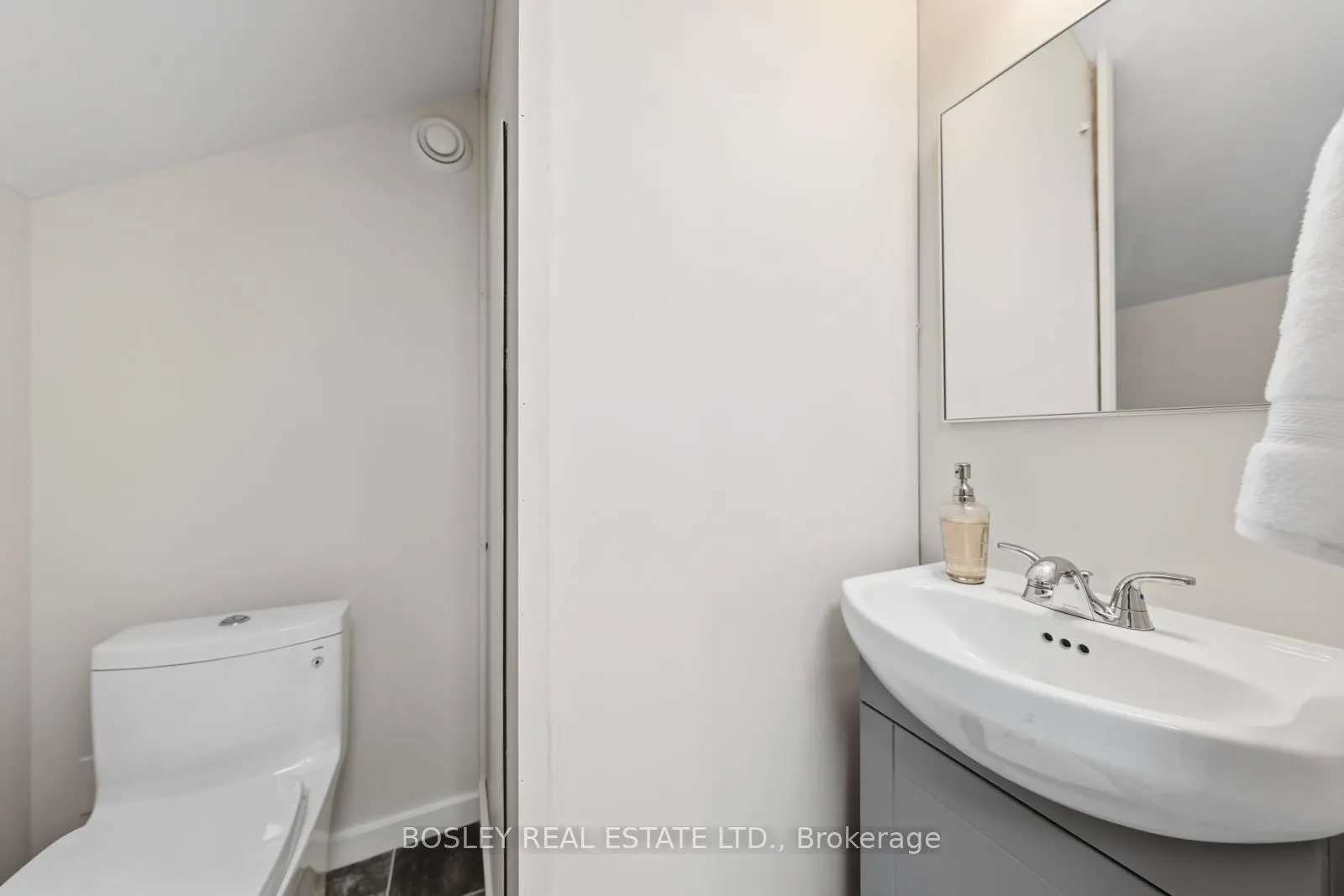 Photo 24 of Unit Upper, 14 Preston Place, Toronto, Lawrence Park North — HOMEH
