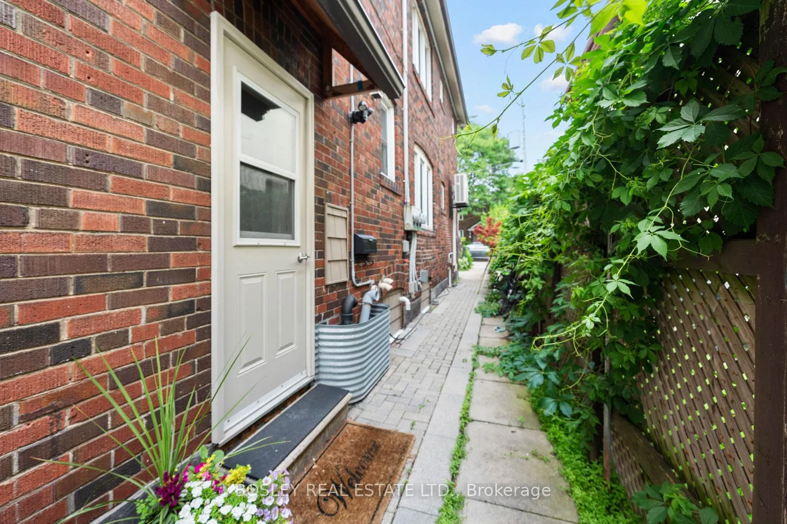Photo 26 of Unit Upper, 14 Preston Place, Toronto, Lawrence Park North — HOMEH