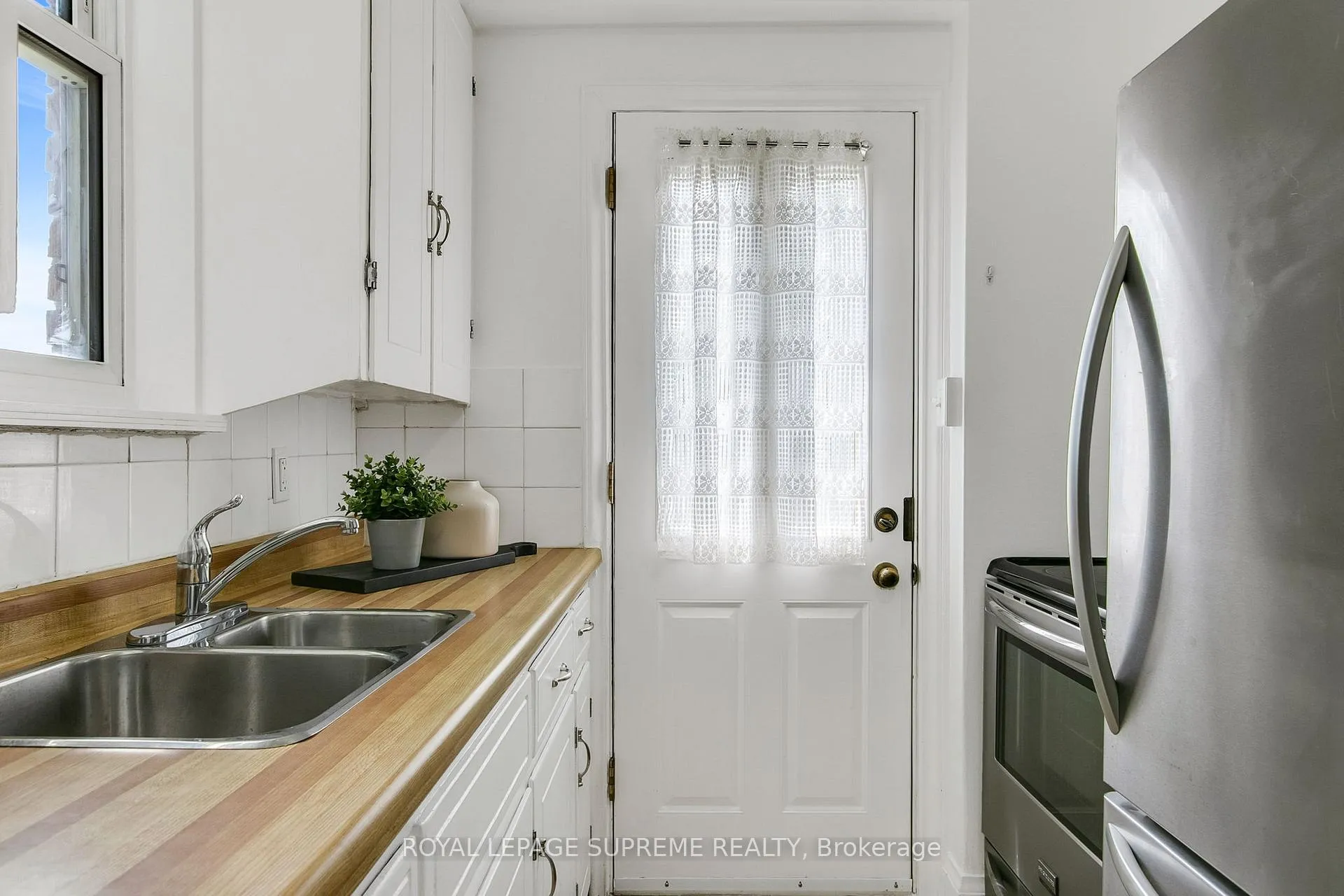 Photo 17 of 44 Yarrow Road, Toronto, Keelesdale-Eglinton West — HOMEH