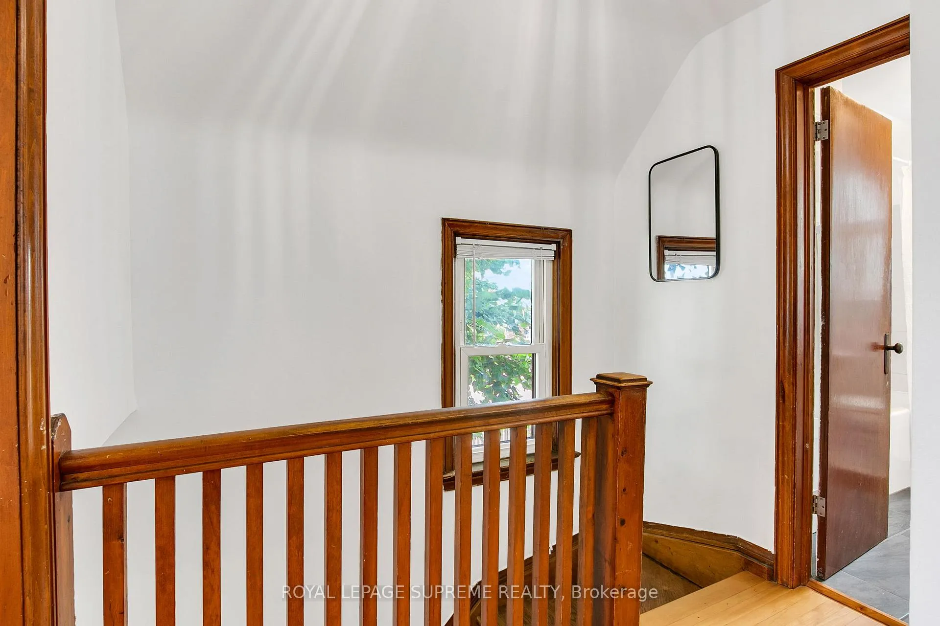 Photo 20 of 44 Yarrow Road, Toronto, Keelesdale-Eglinton West — HOMEH