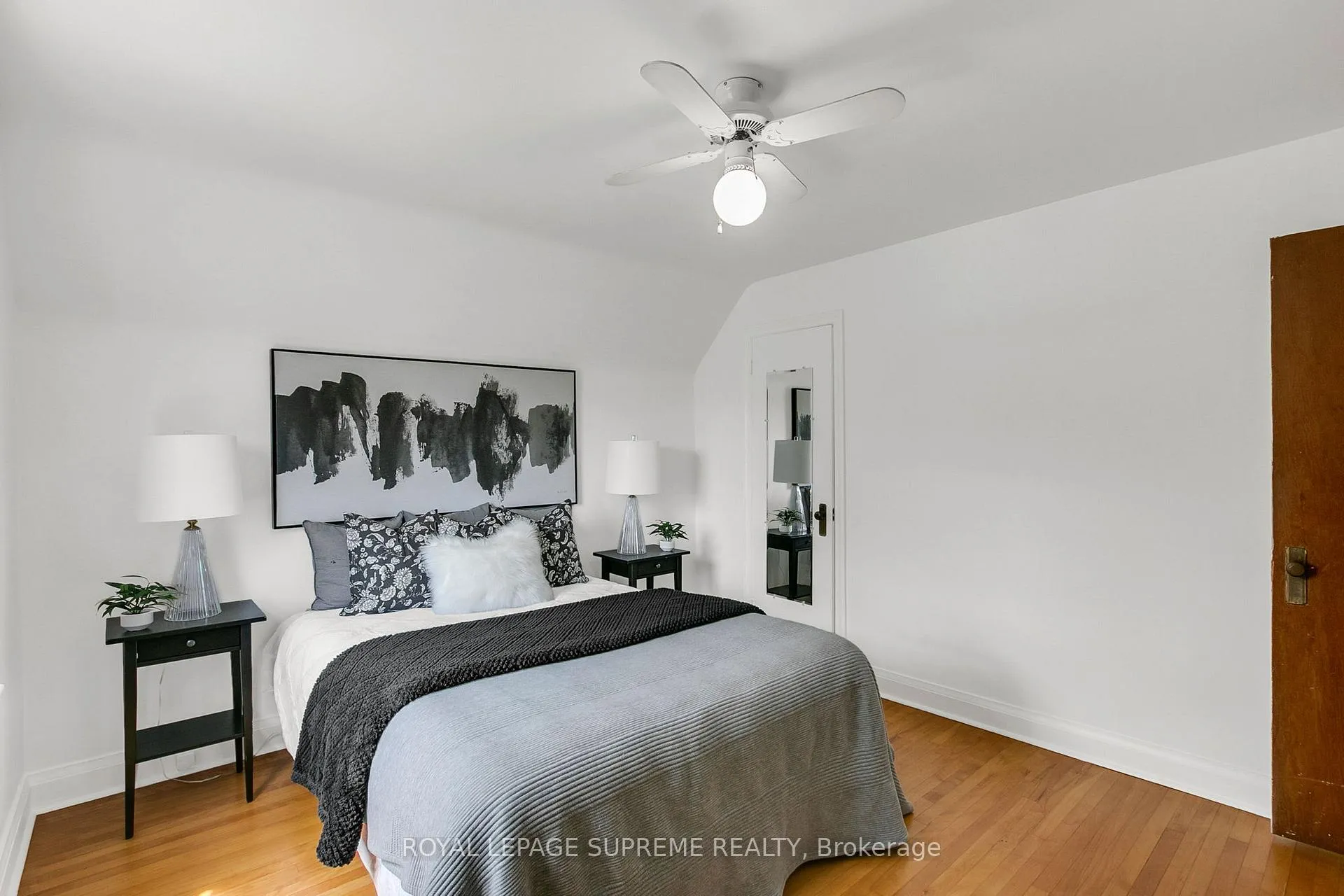 Photo 23 of 44 Yarrow Road, Toronto, Keelesdale-Eglinton West — HOMEH