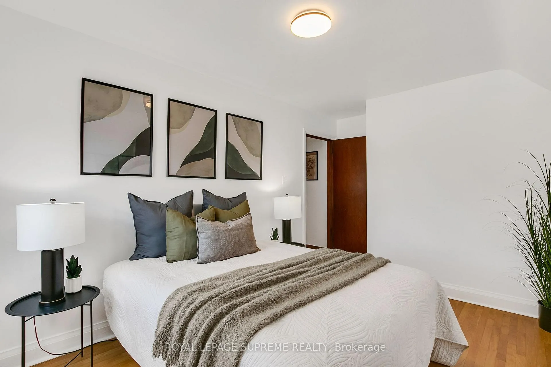 Photo 25 of 44 Yarrow Road, Toronto, Keelesdale-Eglinton West — HOMEH