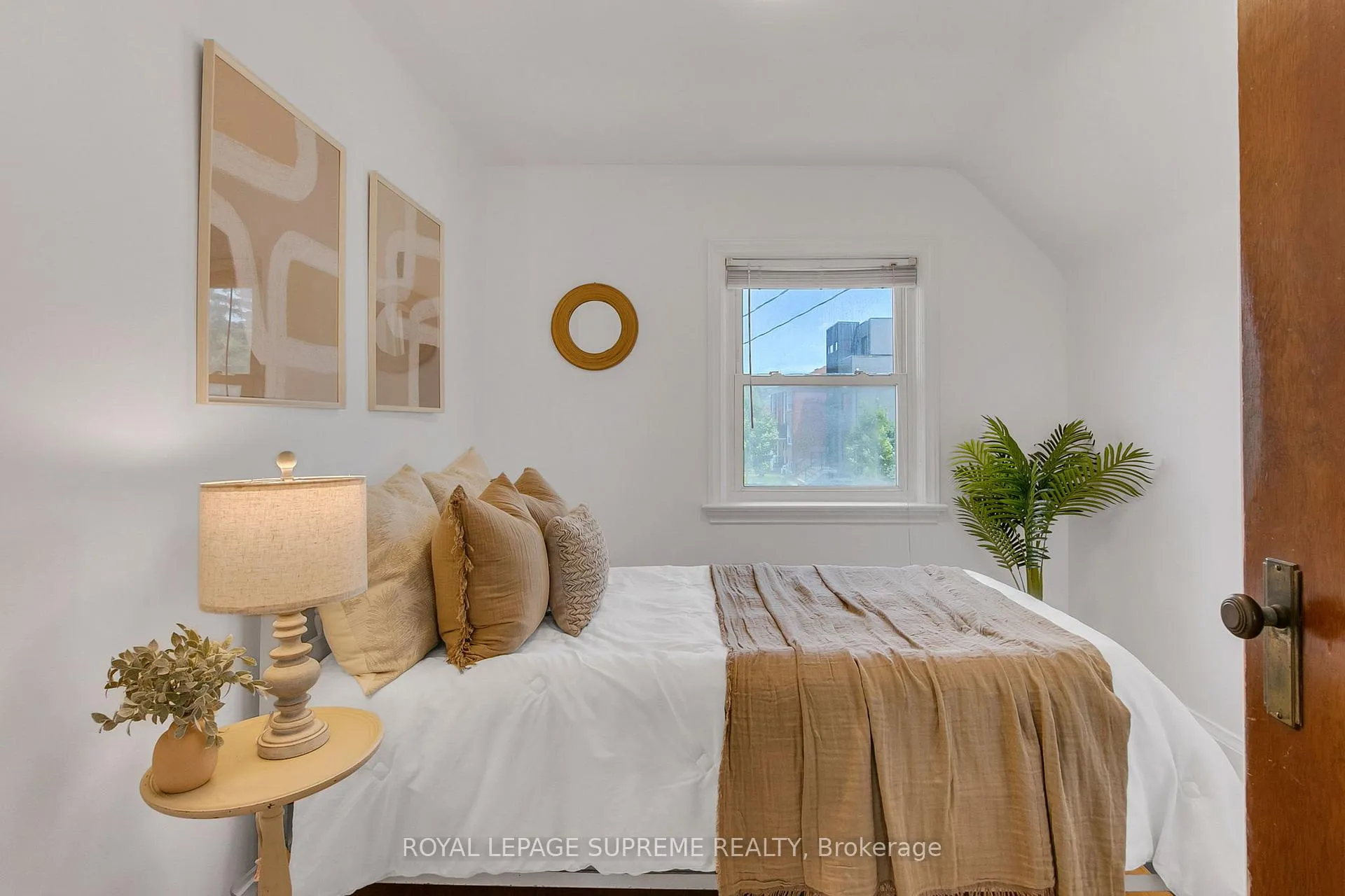 Photo 27 of 44 Yarrow Road, Toronto, Keelesdale-Eglinton West — HOMEH