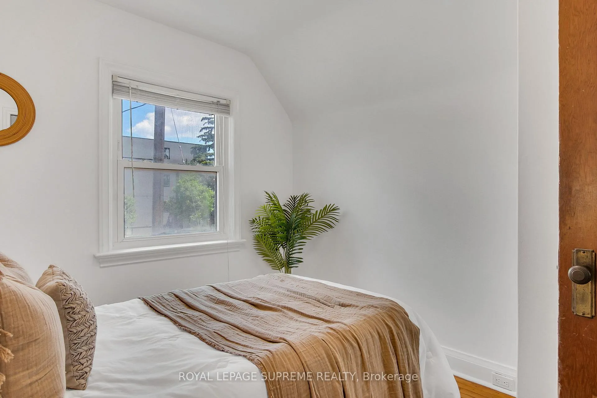 Photo 28 of 44 Yarrow Road, Toronto, Keelesdale-Eglinton West — HOMEH