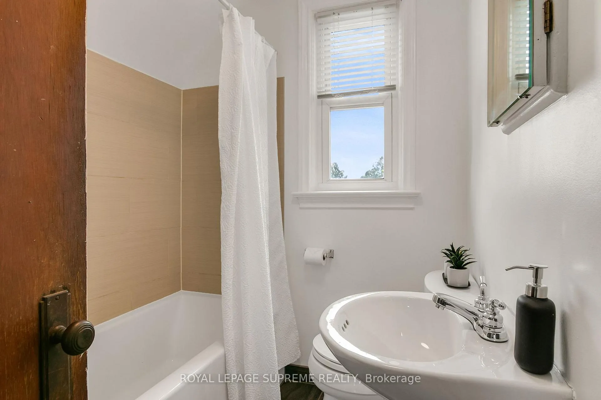 Photo 30 of 44 Yarrow Road, Toronto, Keelesdale-Eglinton West — HOMEH