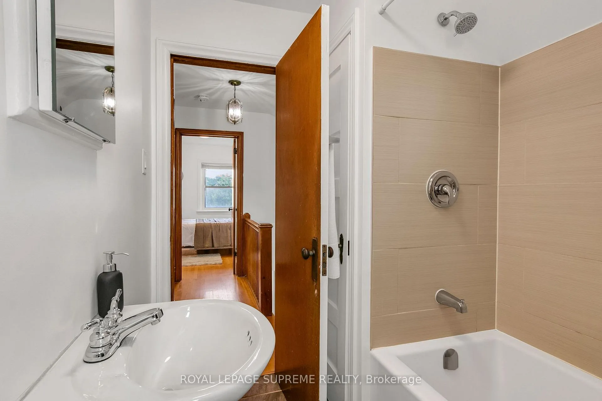 Photo 31 of 44 Yarrow Road, Toronto, Keelesdale-Eglinton West — HOMEH