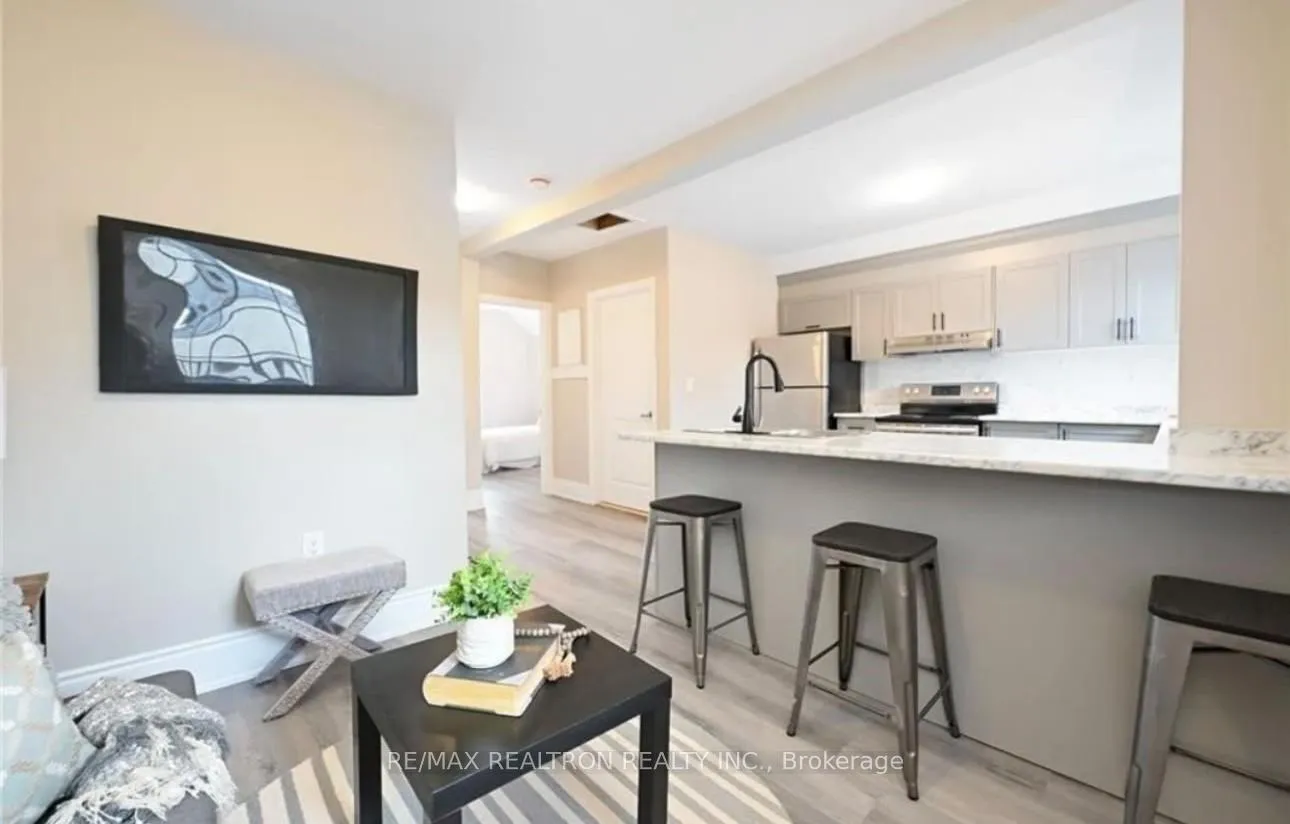 Photo 3 of Unit Upper Level, 31 Greenaway Avenue, Hamilton, Gibson — HOMEH