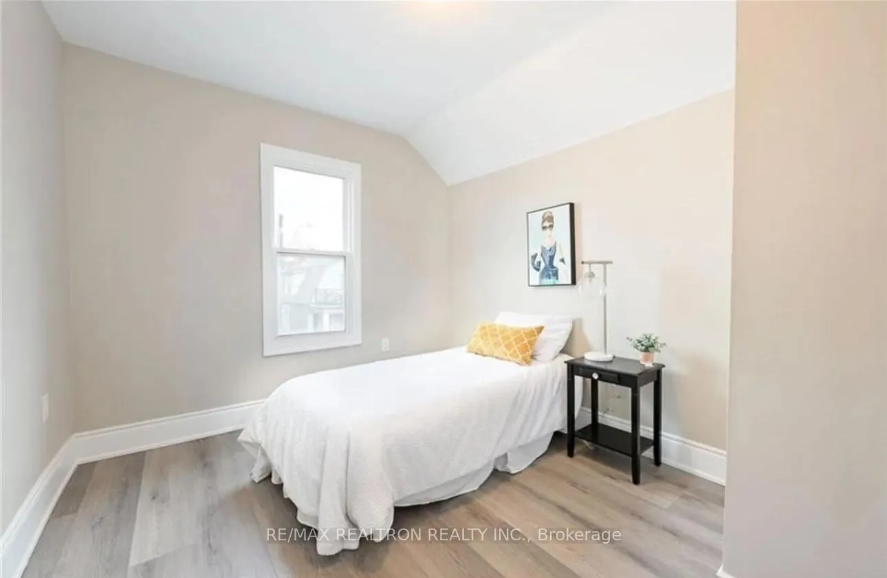 Photo 5 of Unit Upper Level, 31 Greenaway Avenue, Hamilton, Gibson — HOMEH