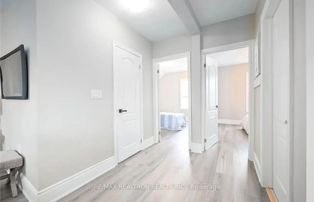 Photo 7 of Unit Upper Level, 31 Greenaway Avenue, Hamilton, Gibson — HOMEH