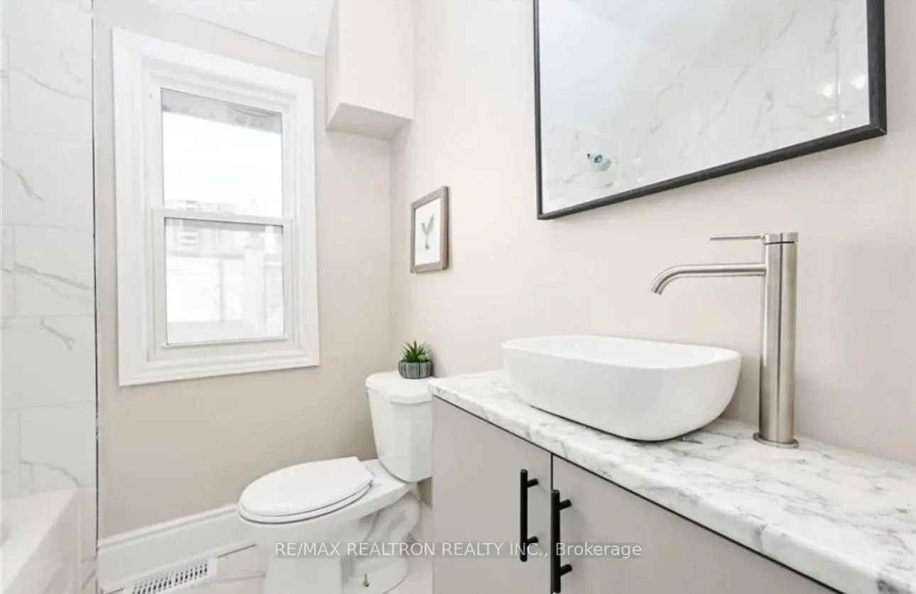 Photo 8 of Unit Upper Level, 31 Greenaway Avenue, Hamilton, Gibson — HOMEH