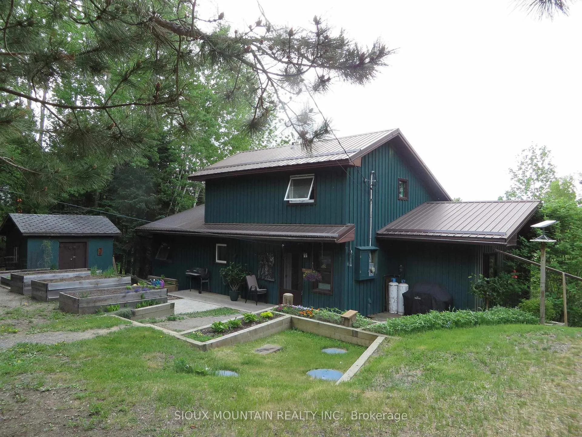Front of 169 Voyageur's North Road