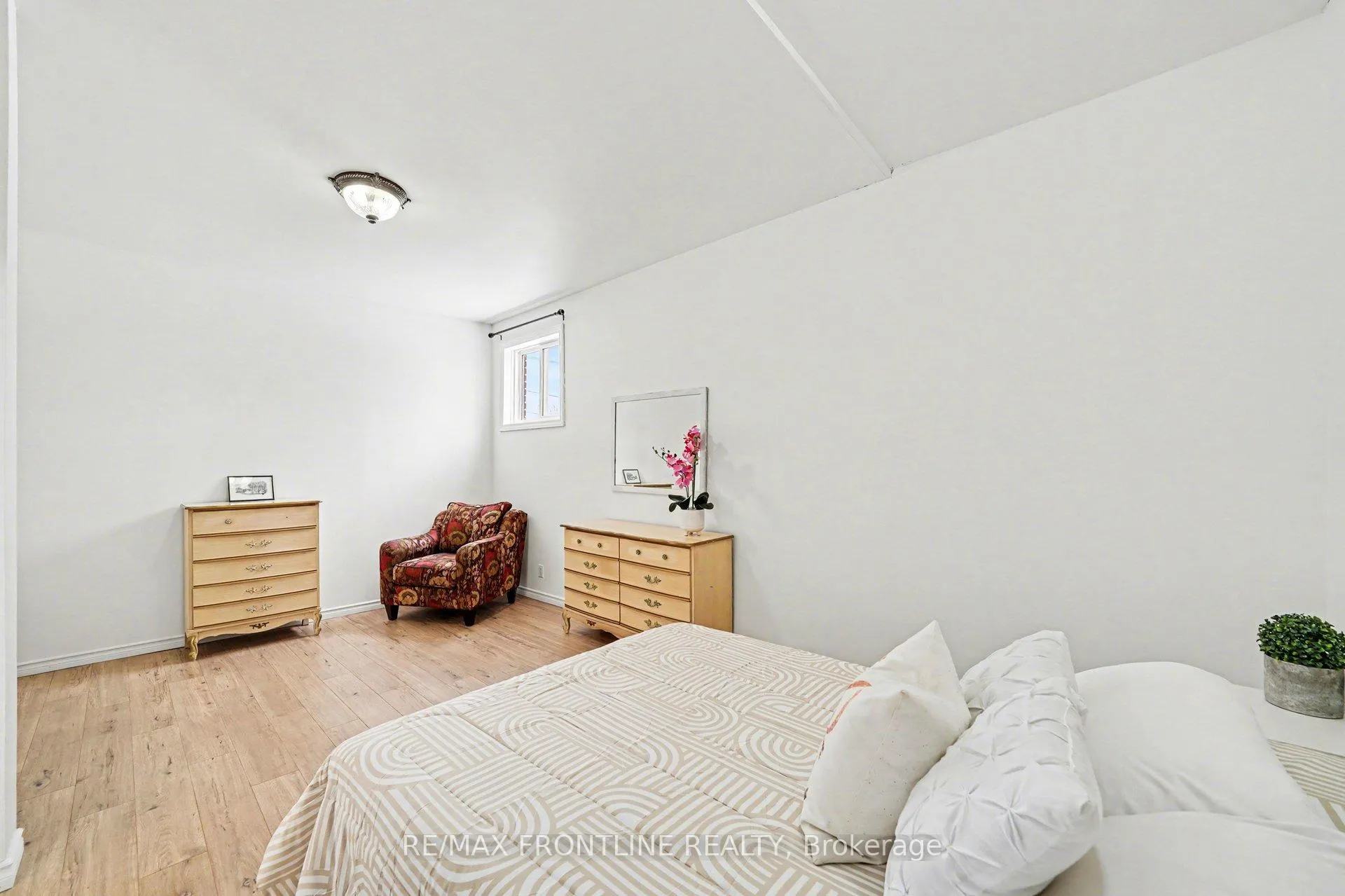 Photo 19 of 68 Drummond Street W, Perth, Perth — HOMEH