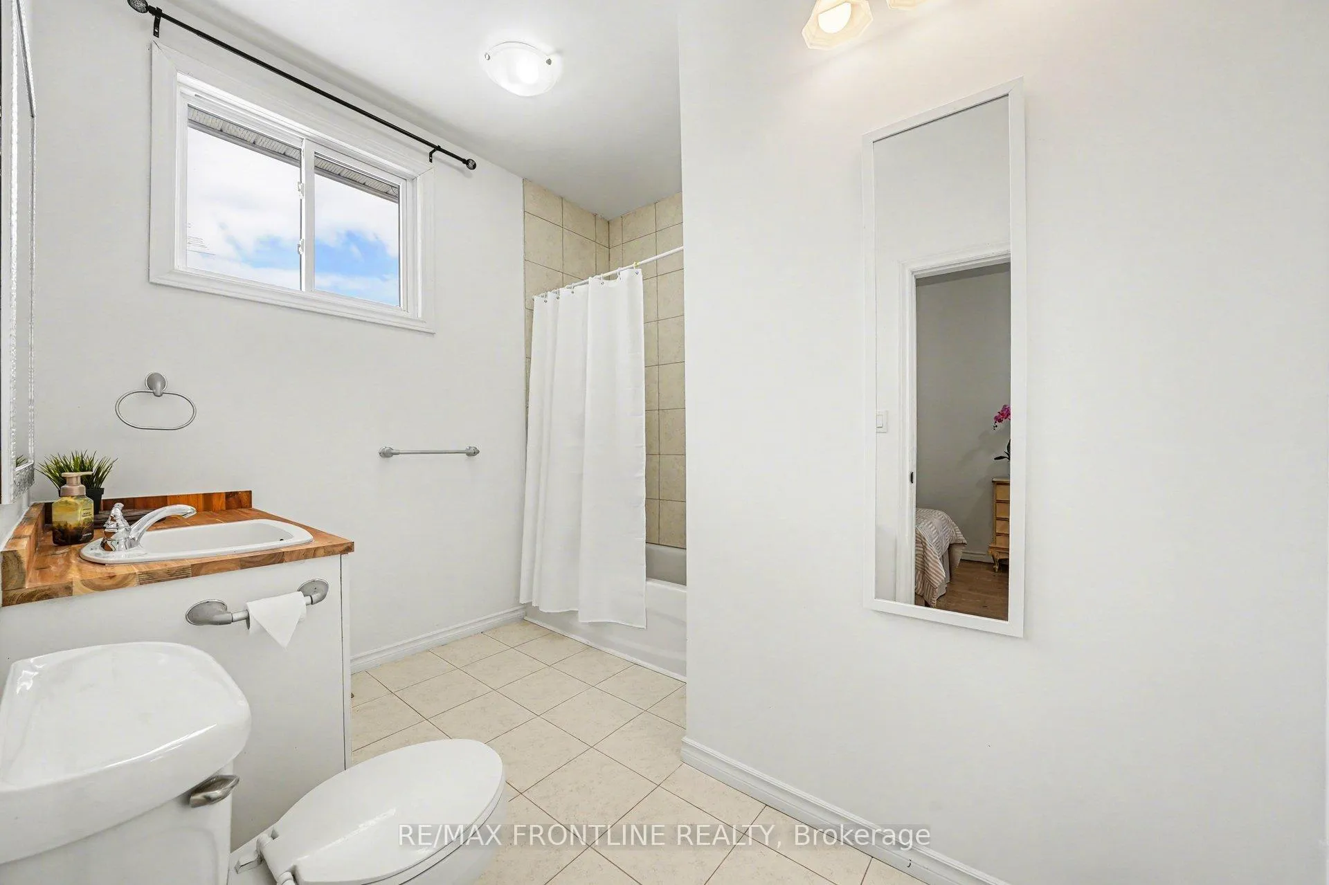 Photo 20 of 68 Drummond Street W, Perth, Perth — HOMEH