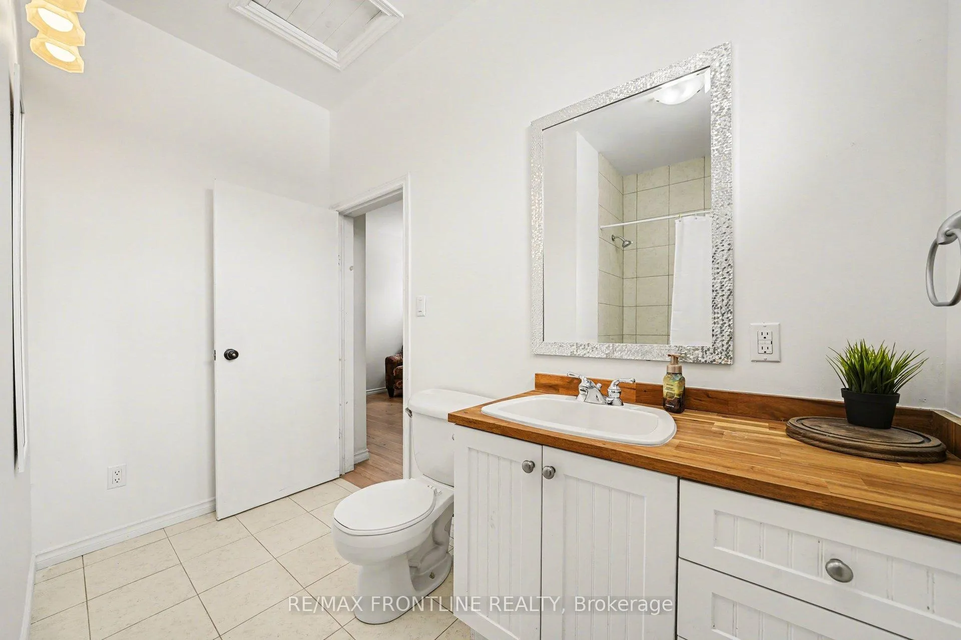 Photo 21 of 68 Drummond Street W, Perth, Perth — HOMEH