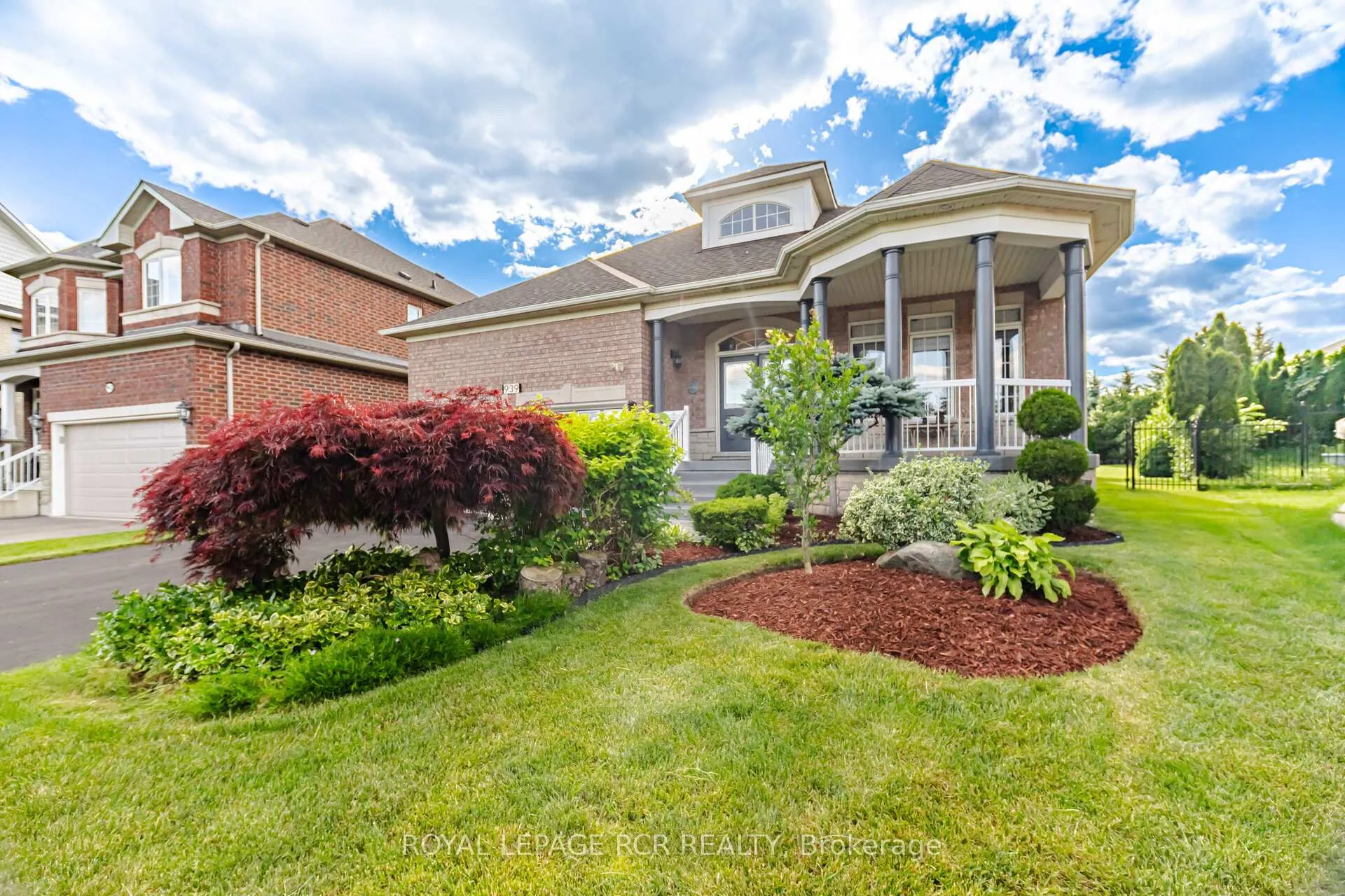 Photo 2 of 939 Brass Winds Place, Mississauga, Meadowvale Village — HOMEH