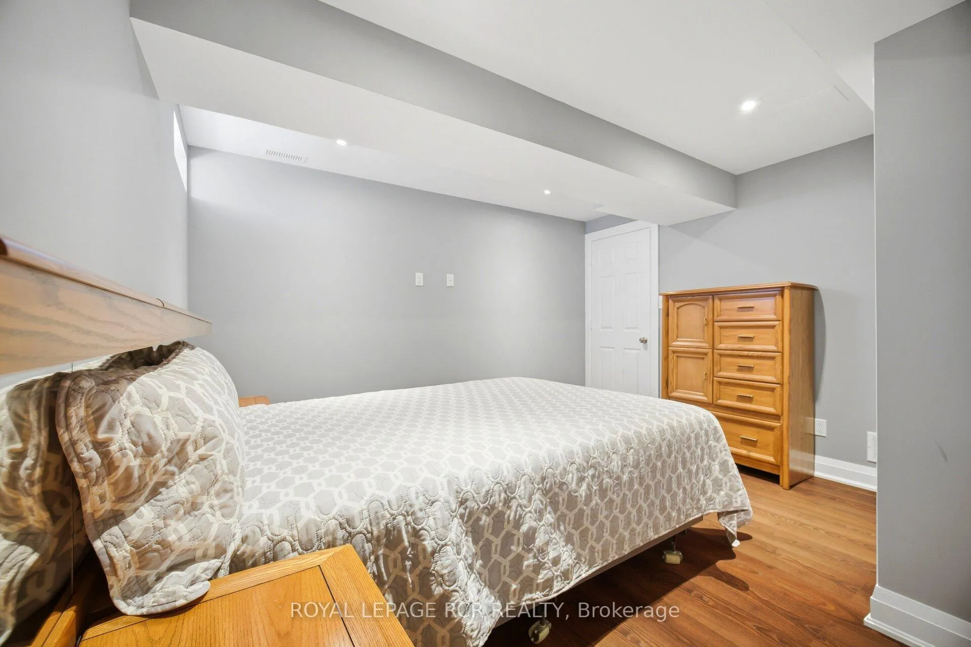 Photo 38 of 939 Brass Winds Place, Mississauga, Meadowvale Village — HOMEH