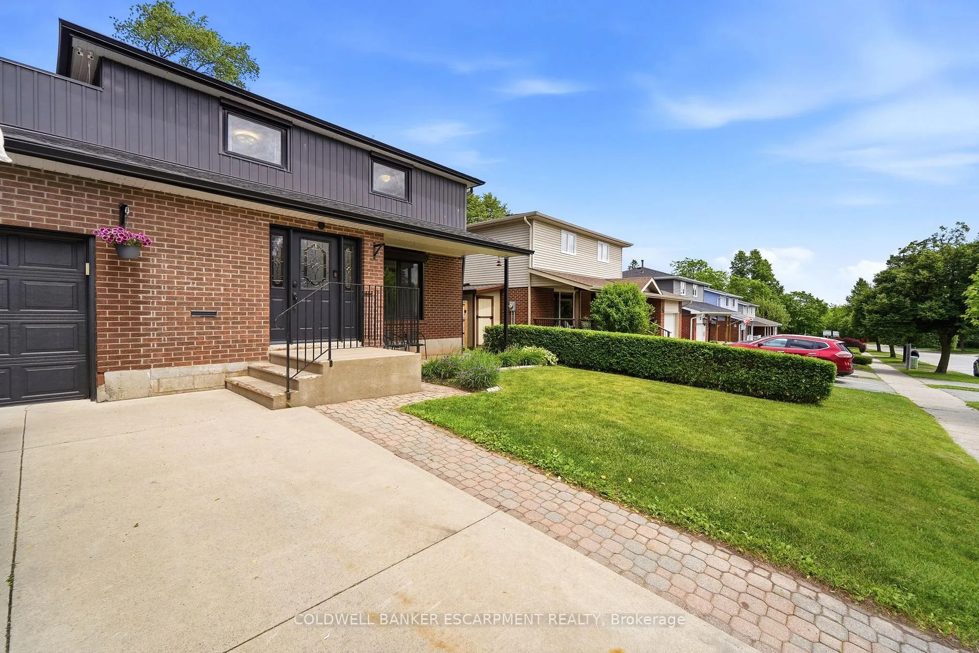 Photo 3 of 257 Kingham Road, Halton Hills, Acton — HOMEH