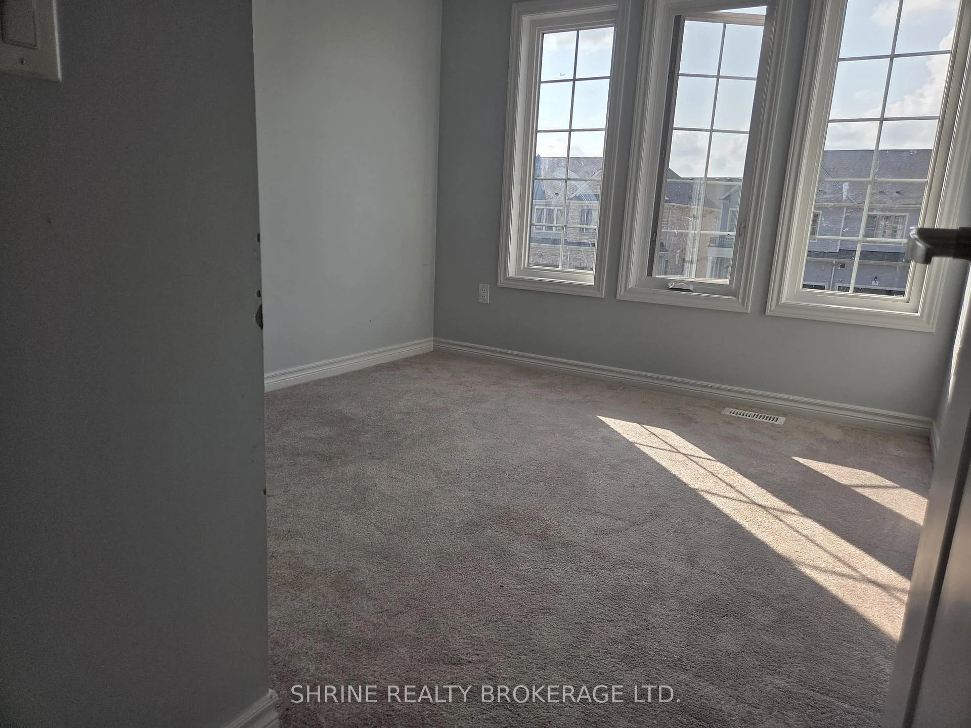 Photo 5 of 19 Middleton Street N, Southgate — HOMEH