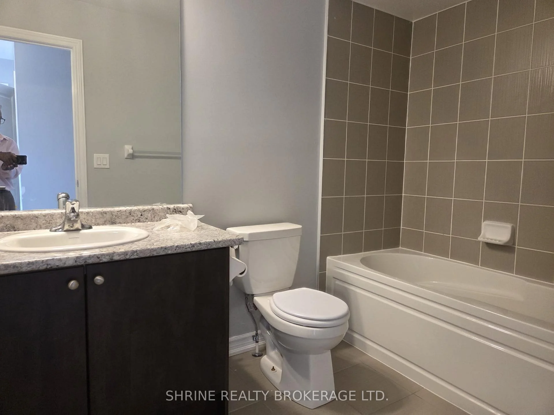 Photo 10 of 19 Middleton Street N, Southgate — HOMEH