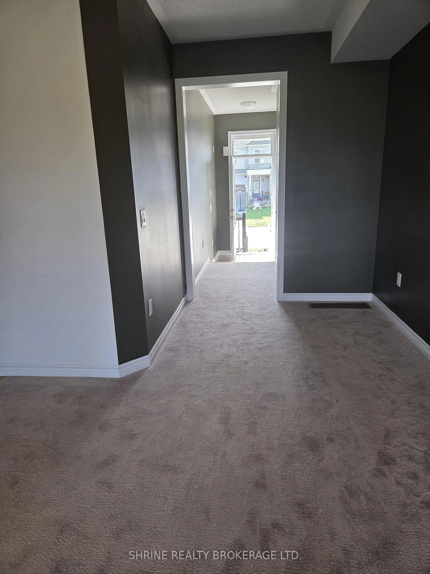 Photo 14 of 19 Middleton Street N, Southgate — HOMEH