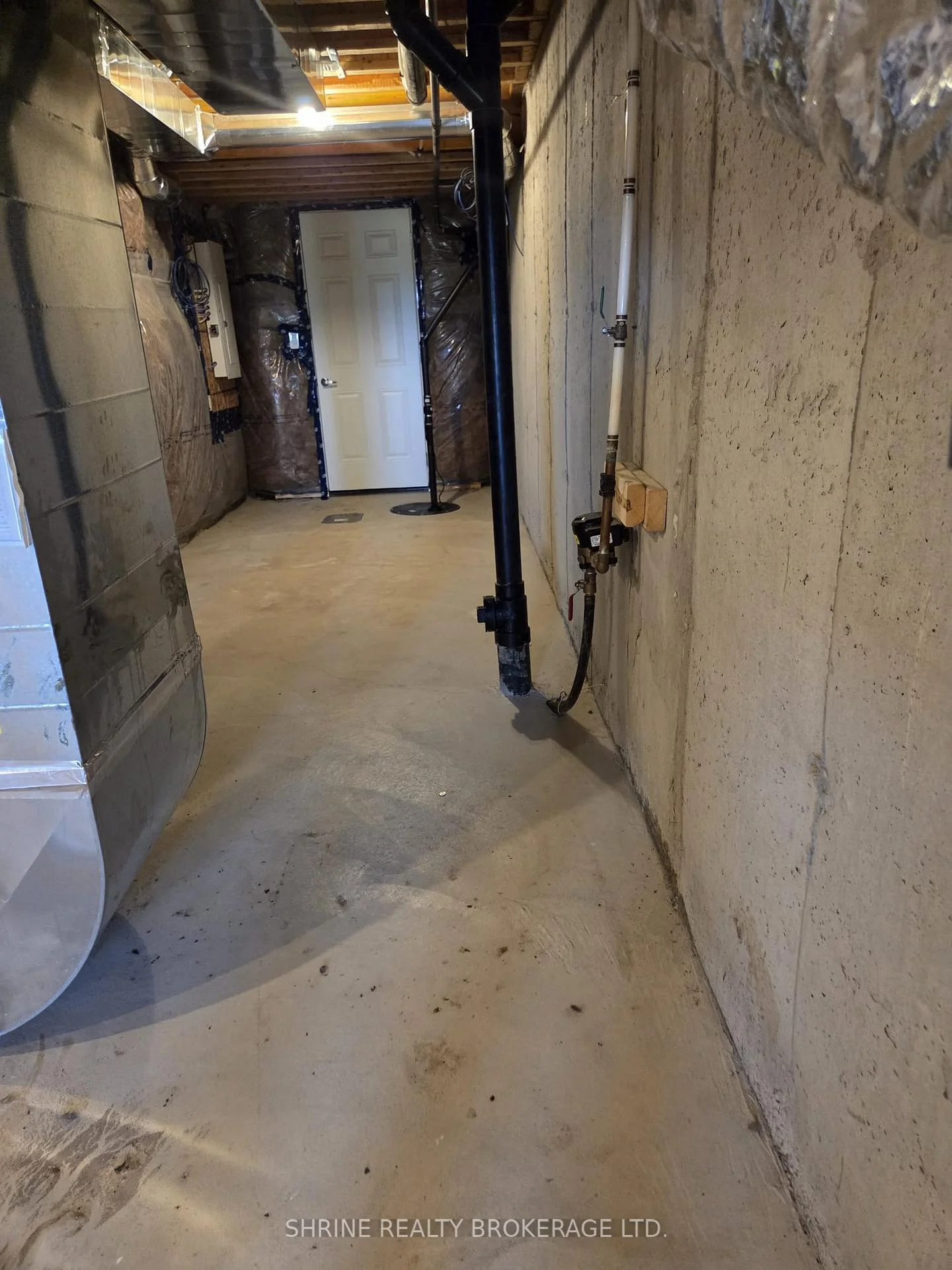 Photo 17 of 19 Middleton Street N, Southgate — HOMEH