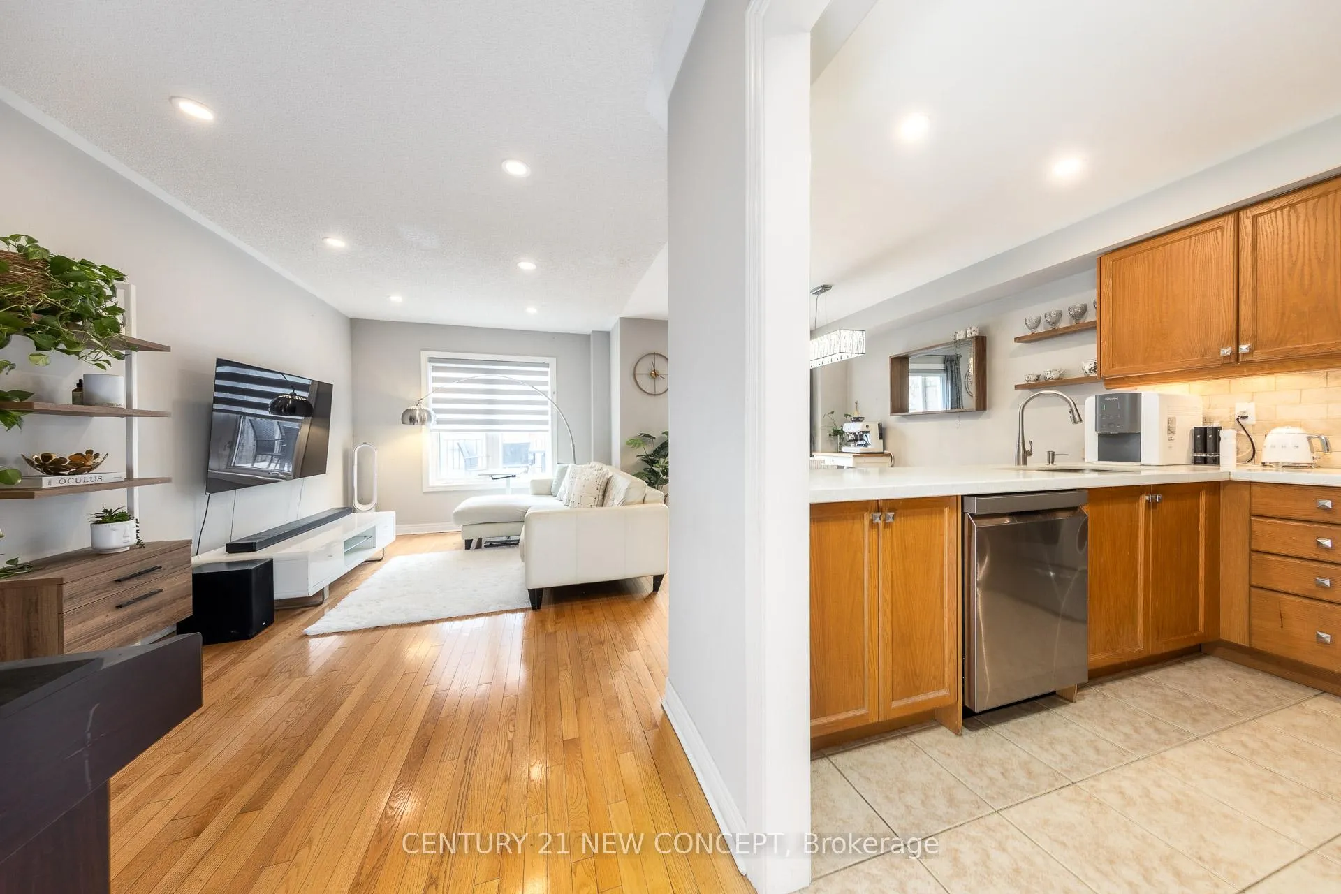 Photo 8 of 46 Maple Sugar Lane, Vaughan, Patterson — HOMEH