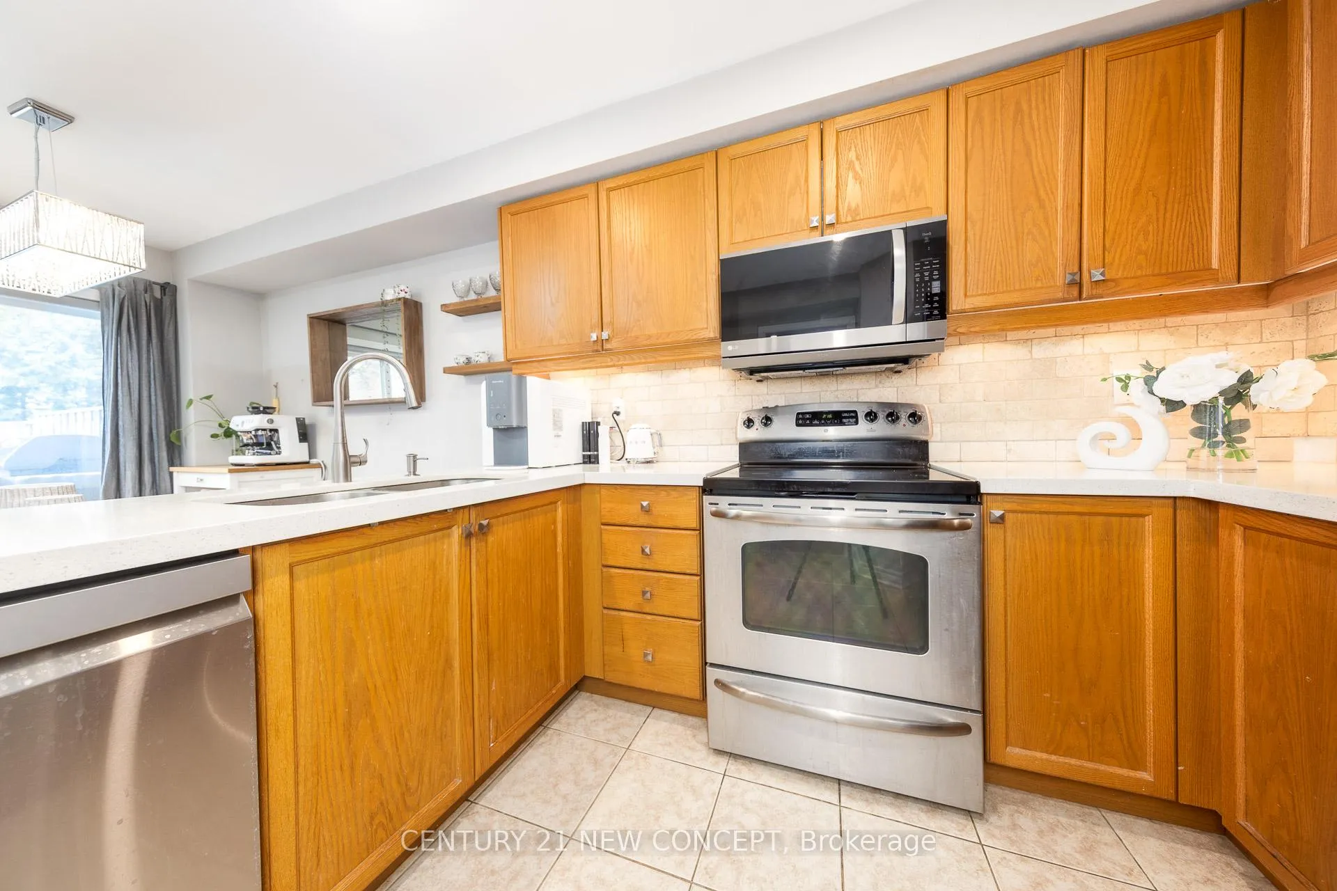 Photo 10 of 46 Maple Sugar Lane, Vaughan, Patterson — HOMEH