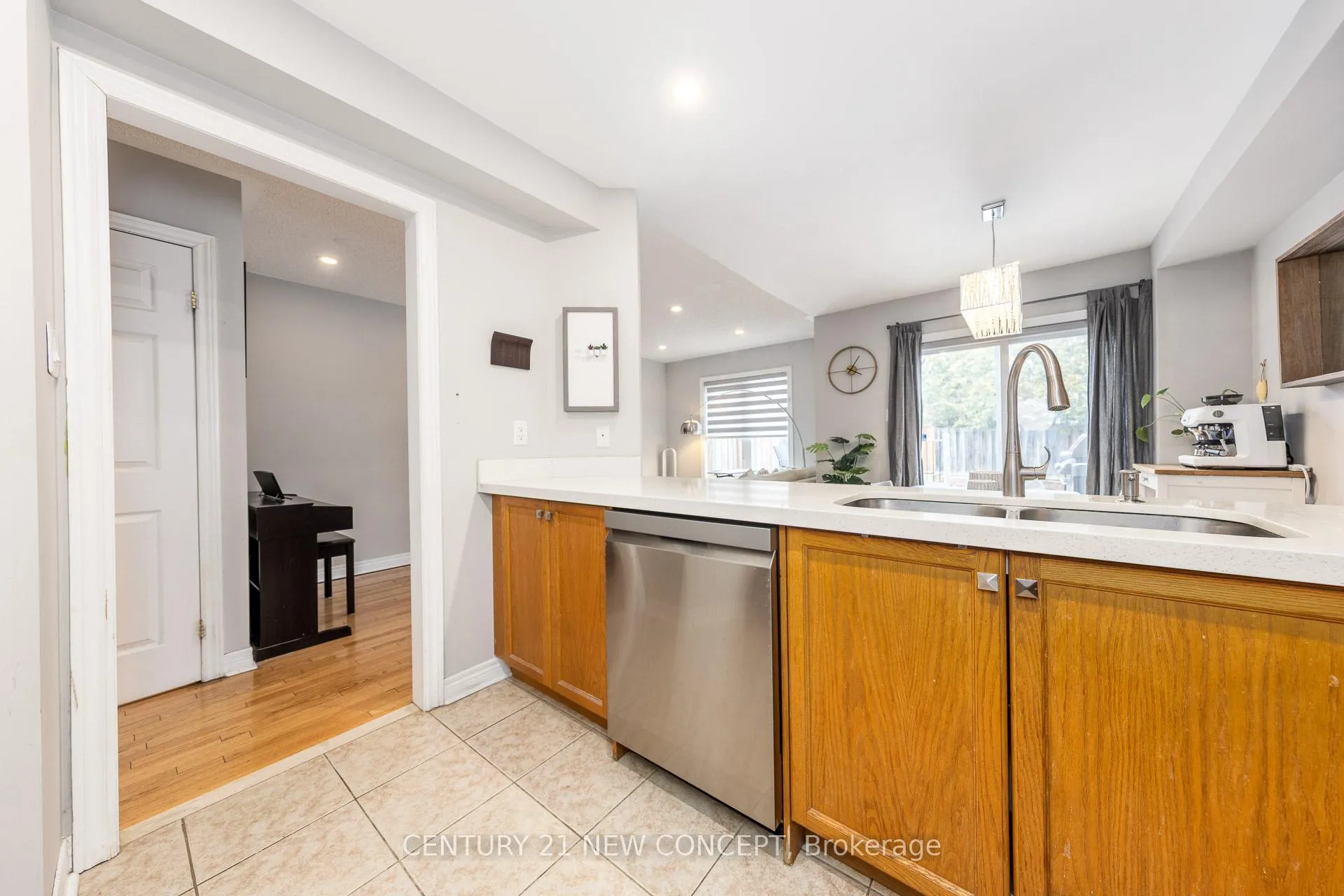 Photo 11 of 46 Maple Sugar Lane, Vaughan, Patterson — HOMEH