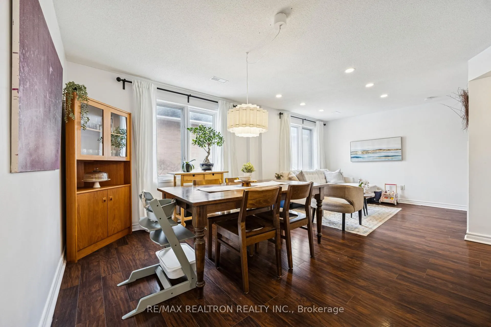 Photo 2 of Unit 906, 75 Weldrick Road E, Richmond Hill, Observatory — HOMEH