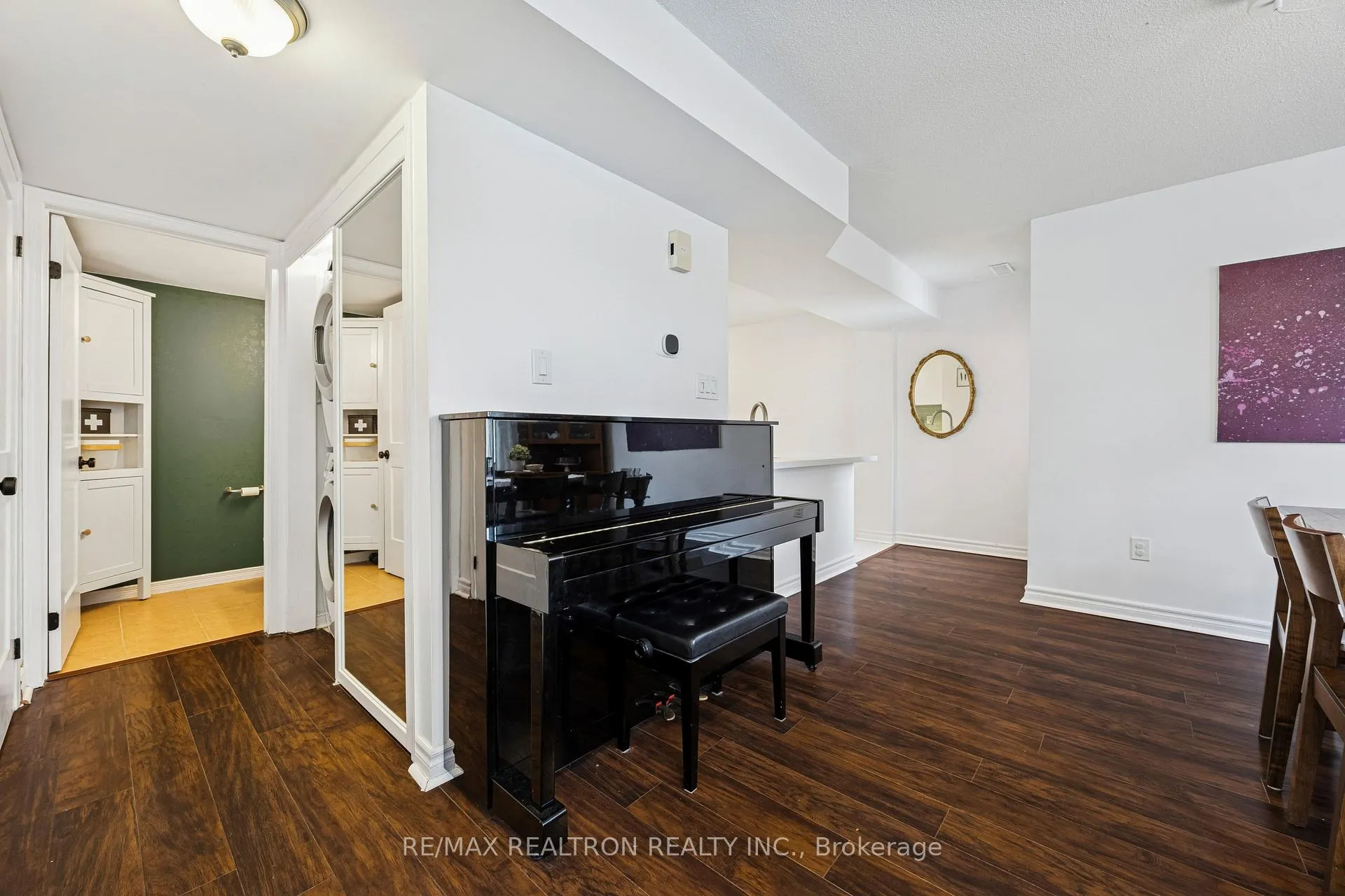 Photo 4 of Unit 906, 75 Weldrick Road E, Richmond Hill, Observatory — HOMEH