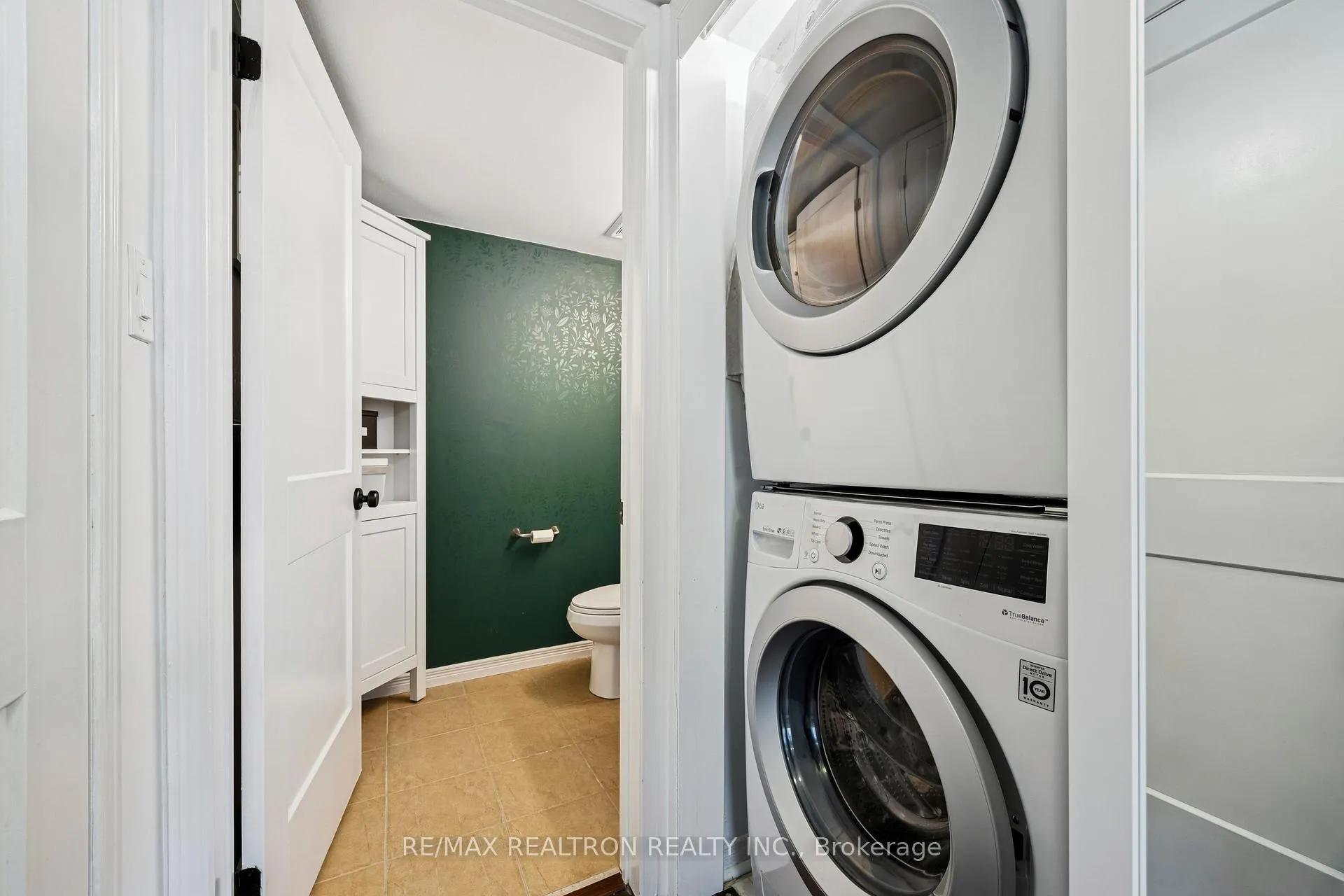 Photo 5 of Unit 906, 75 Weldrick Road E, Richmond Hill, Observatory — HOMEH