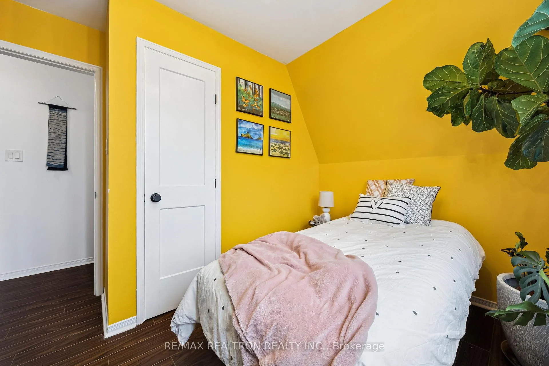 Photo 10 of Unit 906, 75 Weldrick Road E, Richmond Hill, Observatory — HOMEH
