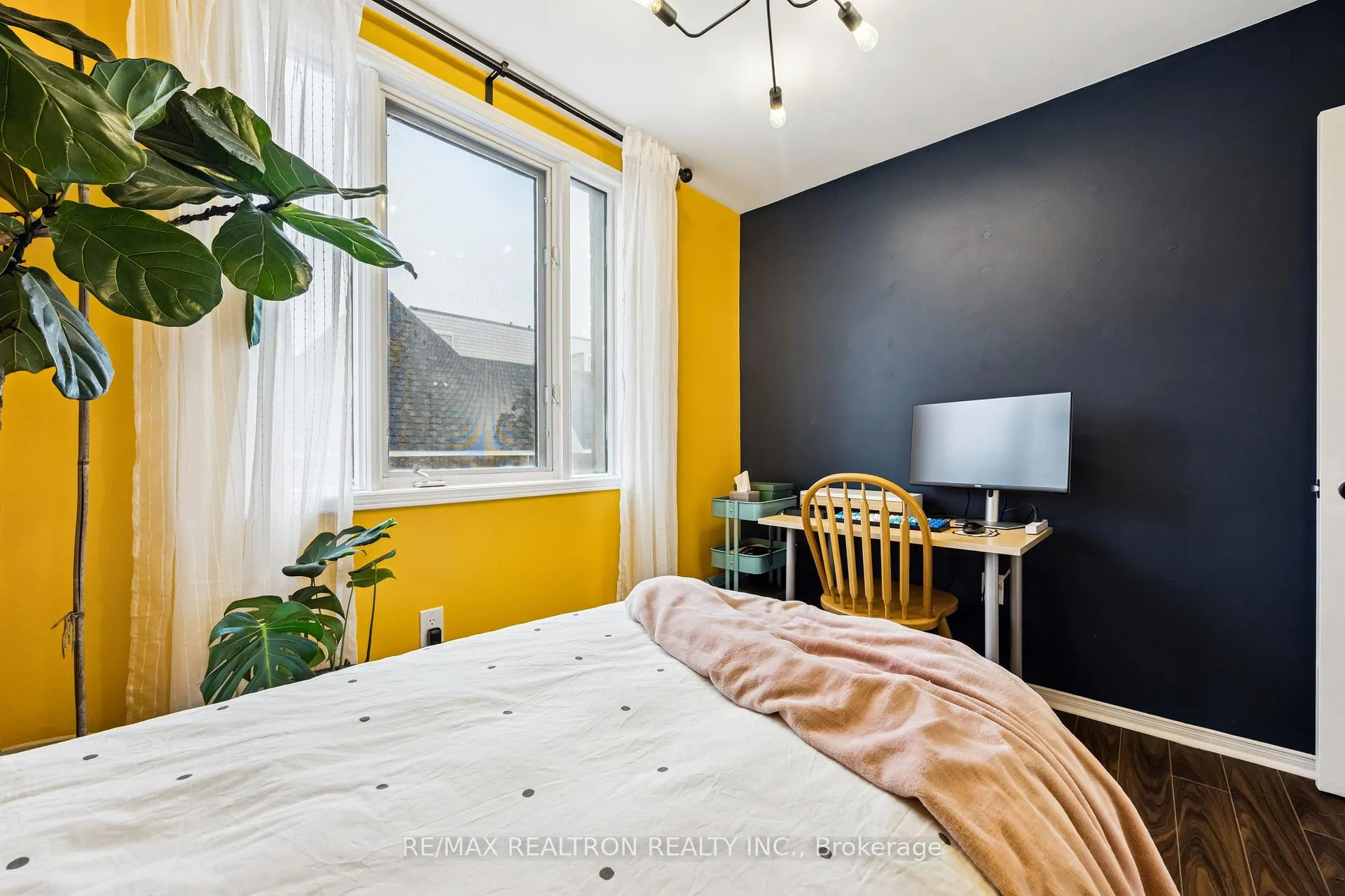 Photo 11 of Unit 906, 75 Weldrick Road E, Richmond Hill, Observatory — HOMEH