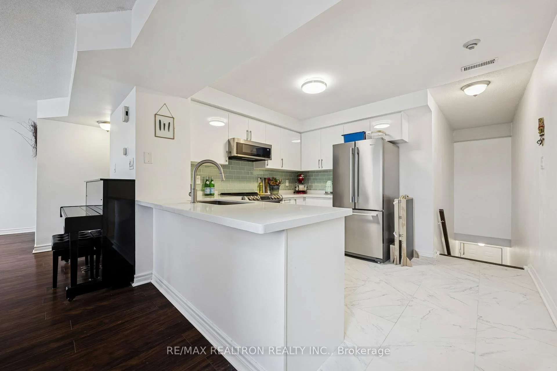 Photo 25 of Unit 906, 75 Weldrick Road E, Richmond Hill, Observatory — HOMEH