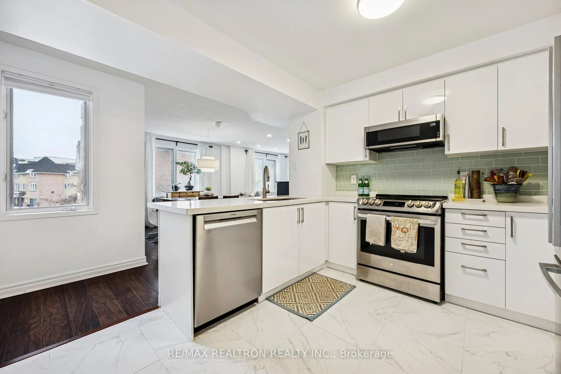 Photo 27 of Unit 906, 75 Weldrick Road E, Richmond Hill, Observatory — HOMEH