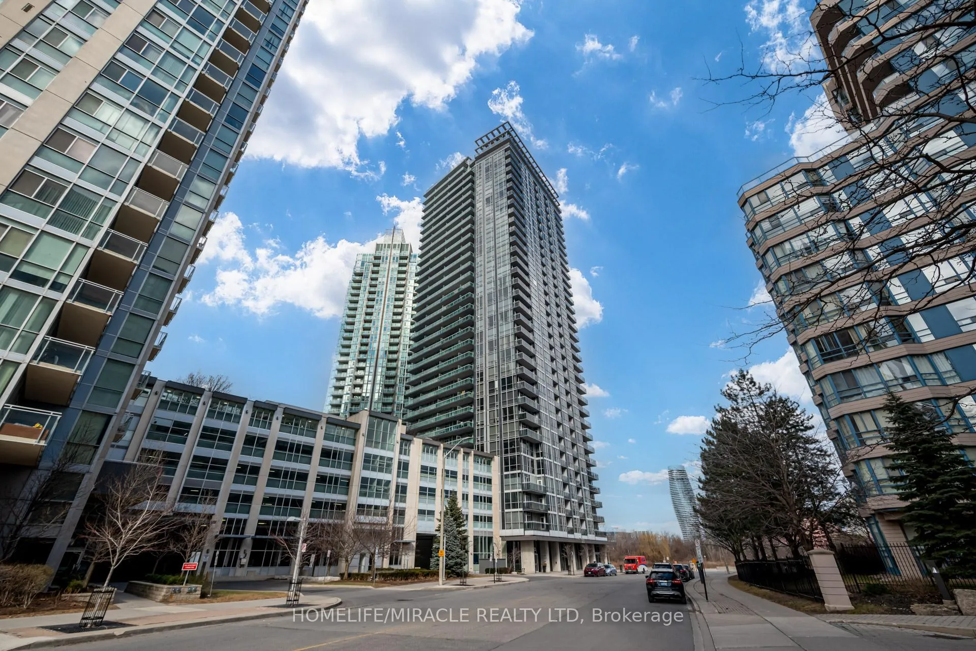 Photo 3 of Unit 502, 223 Webb Drive, Mississauga, City Centre — HOMEH