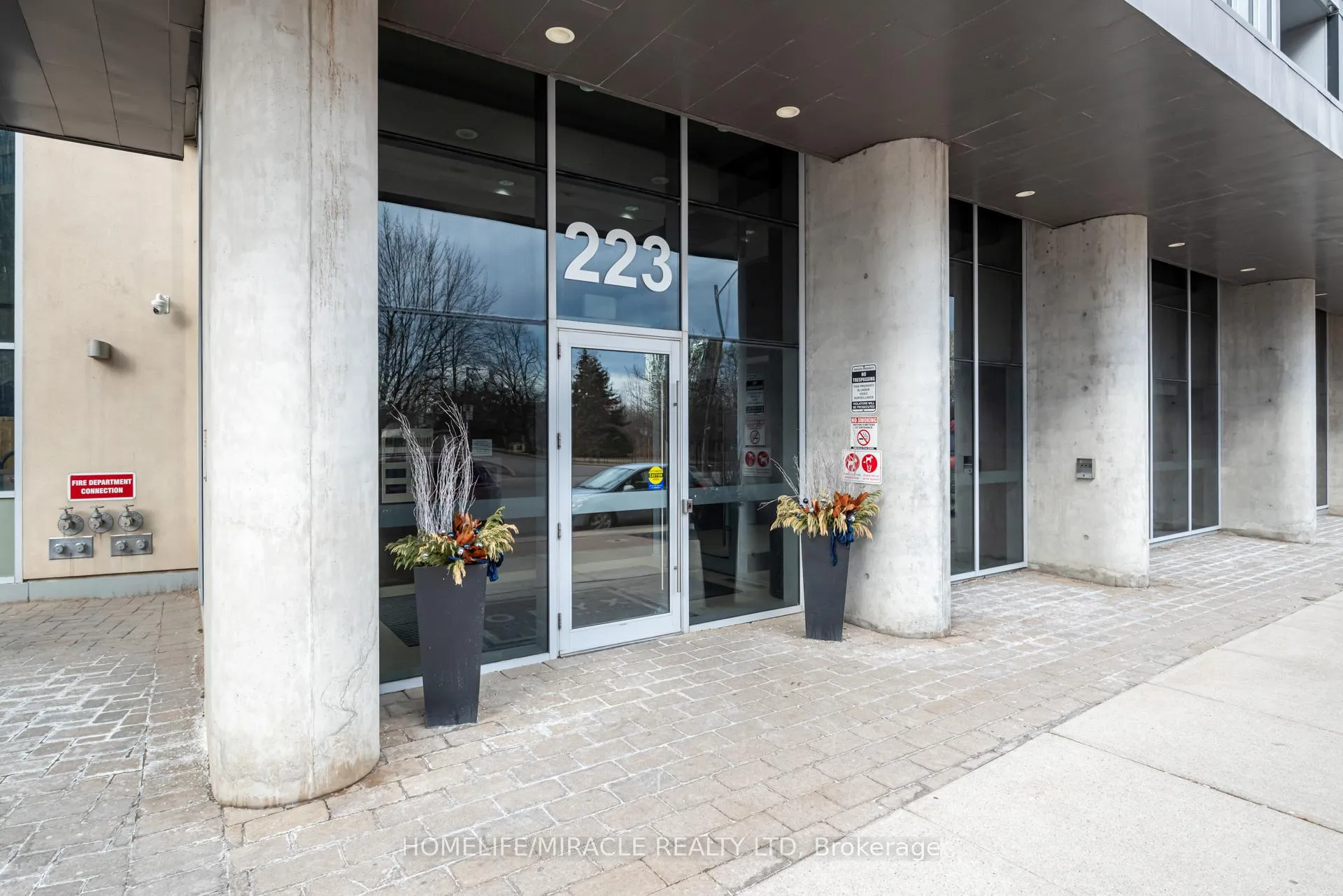 Photo 4 of Unit 502, 223 Webb Drive, Mississauga, City Centre — HOMEH
