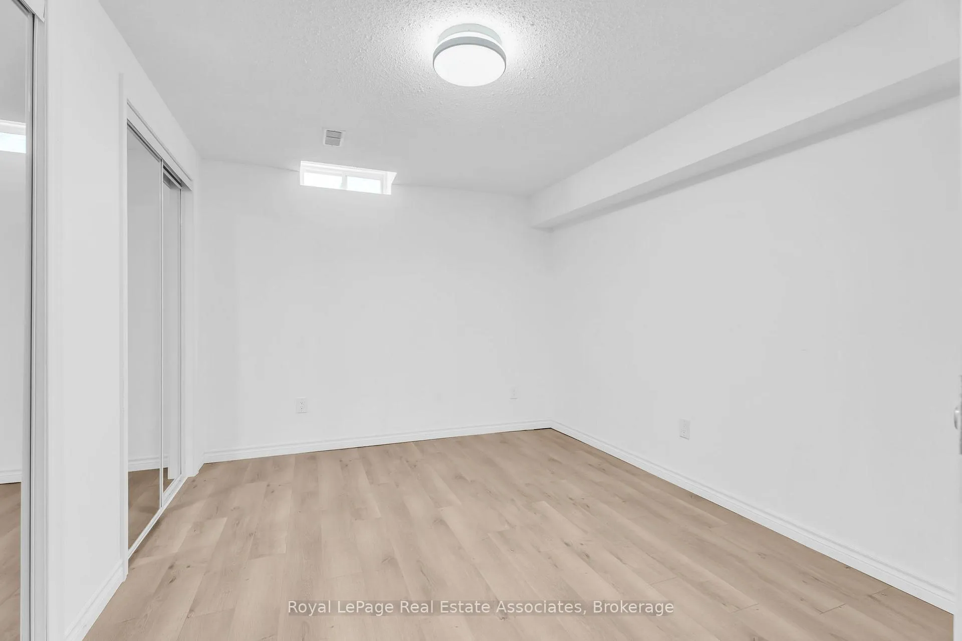 Photo 32 of Unit 12, 2 Larkdale Terrace, Brampton, Sandringham-Wellington — HOMEH
