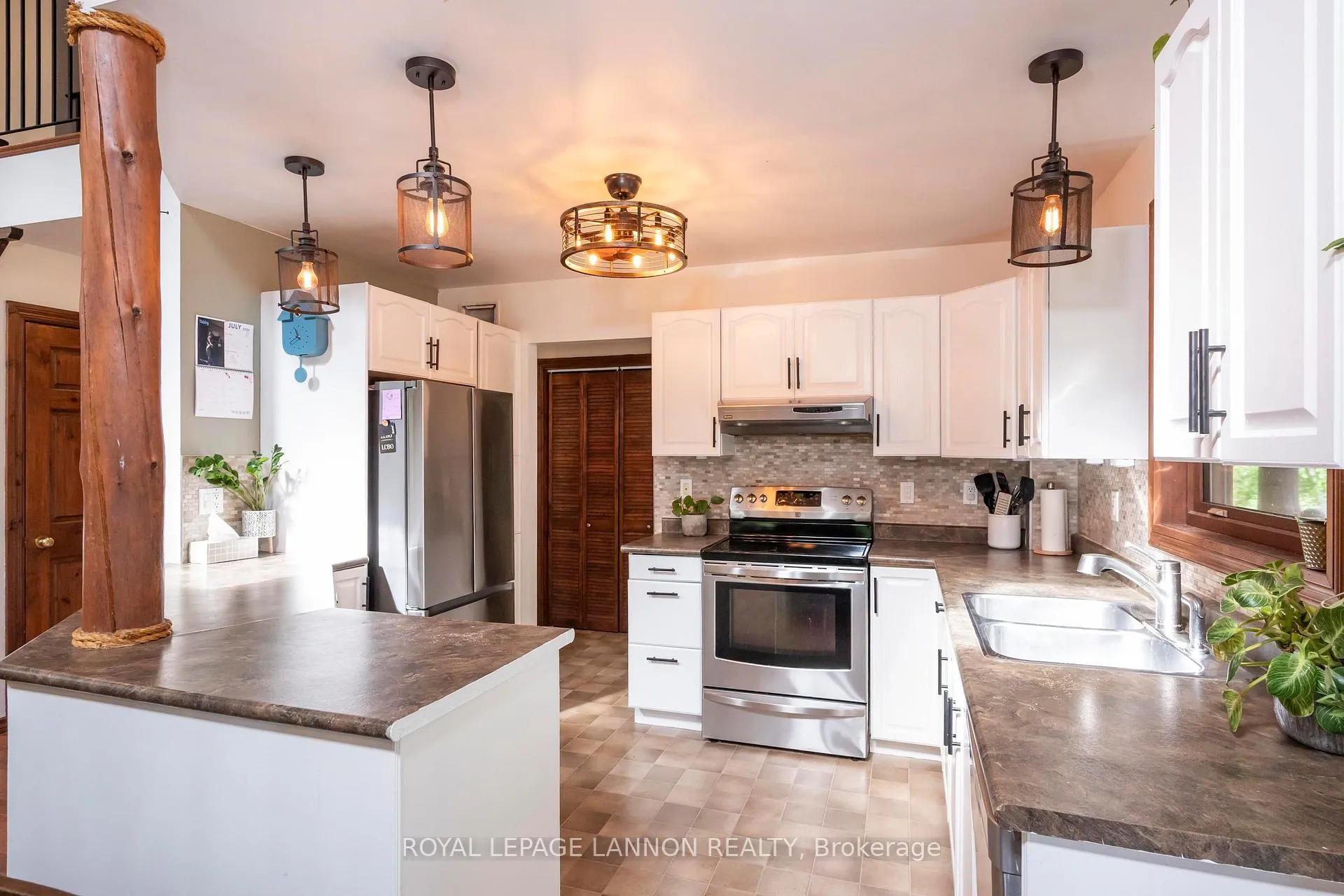 Photo 13 of 1862 Mackenzie Beach Avenue, Shuniah — HOMEH