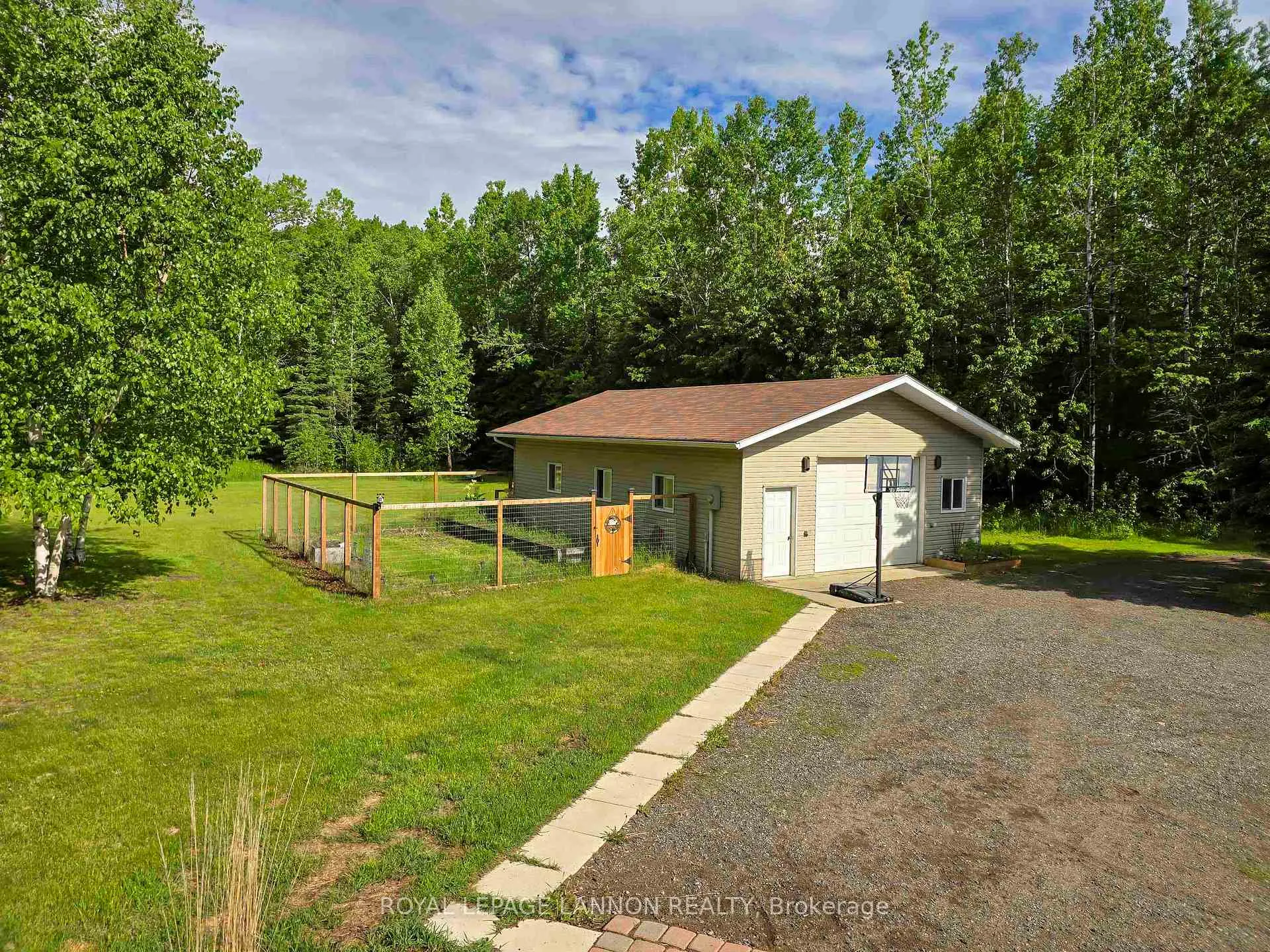 Photo 45 of 1862 Mackenzie Beach Avenue, Shuniah — HOMEH