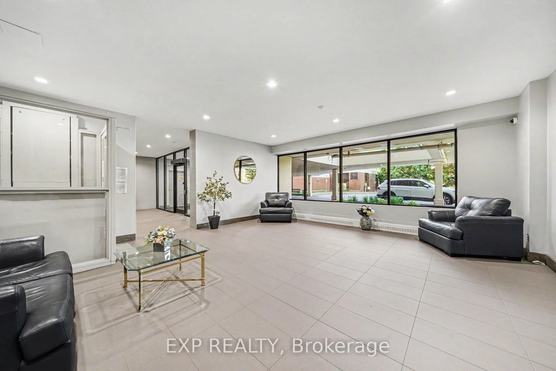 Photo 4 of Unit 802, 665 Bathgate Drive, Ottawa, Carson Meadows — HOMEH