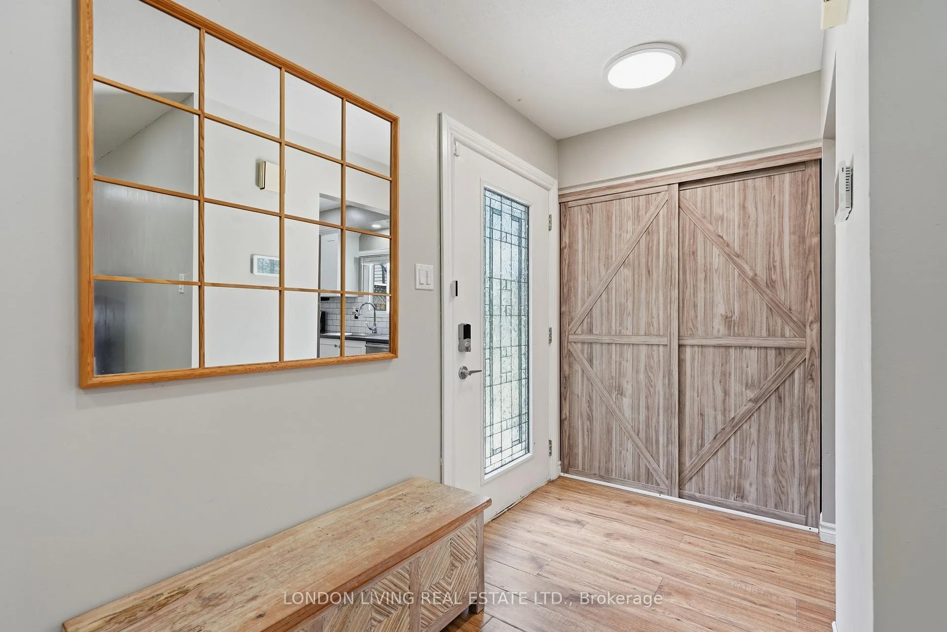 Photo 8 of 388 Deveron Crescent, London, South T — HOMEH