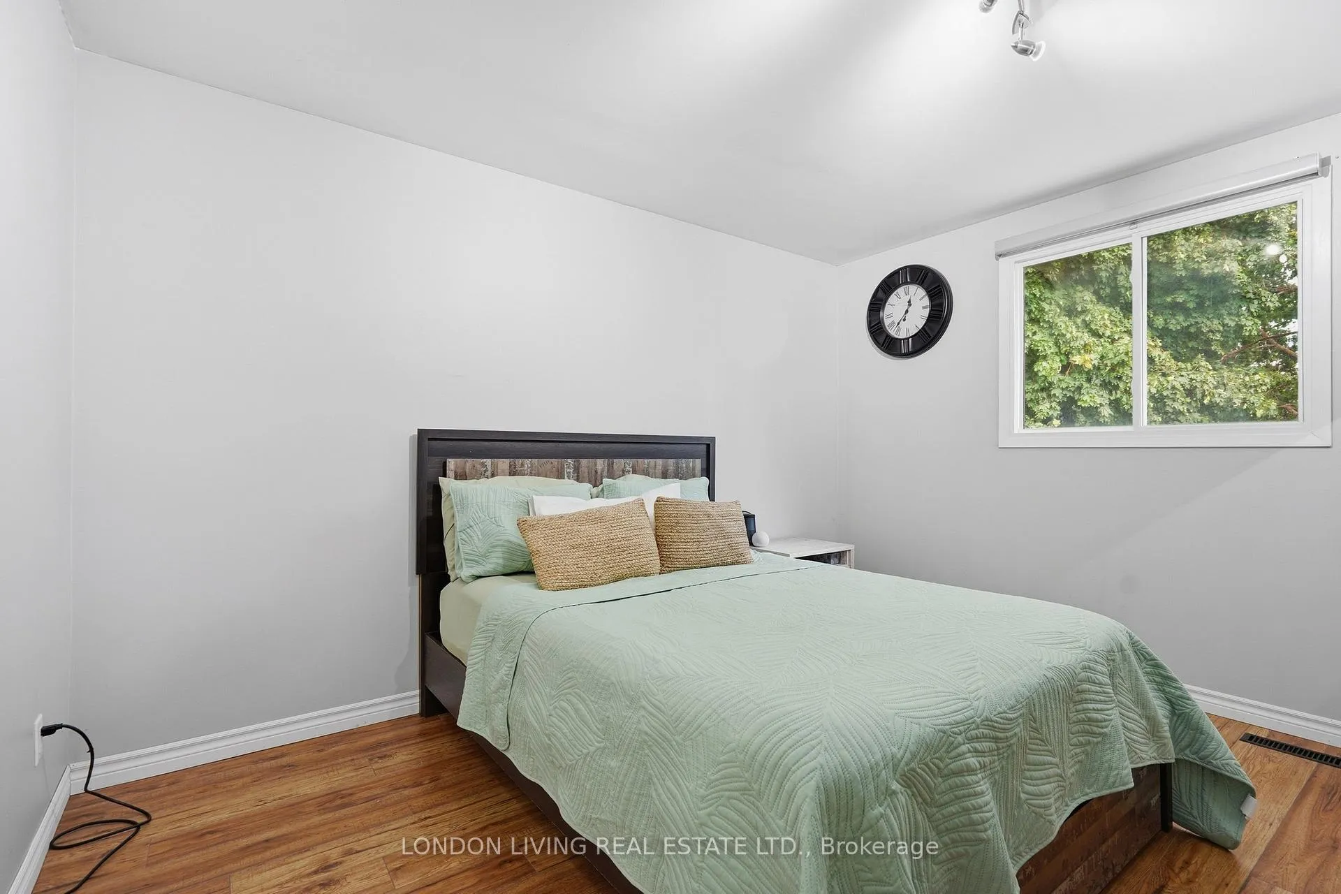 Photo 20 of 388 Deveron Crescent, London, South T — HOMEH
