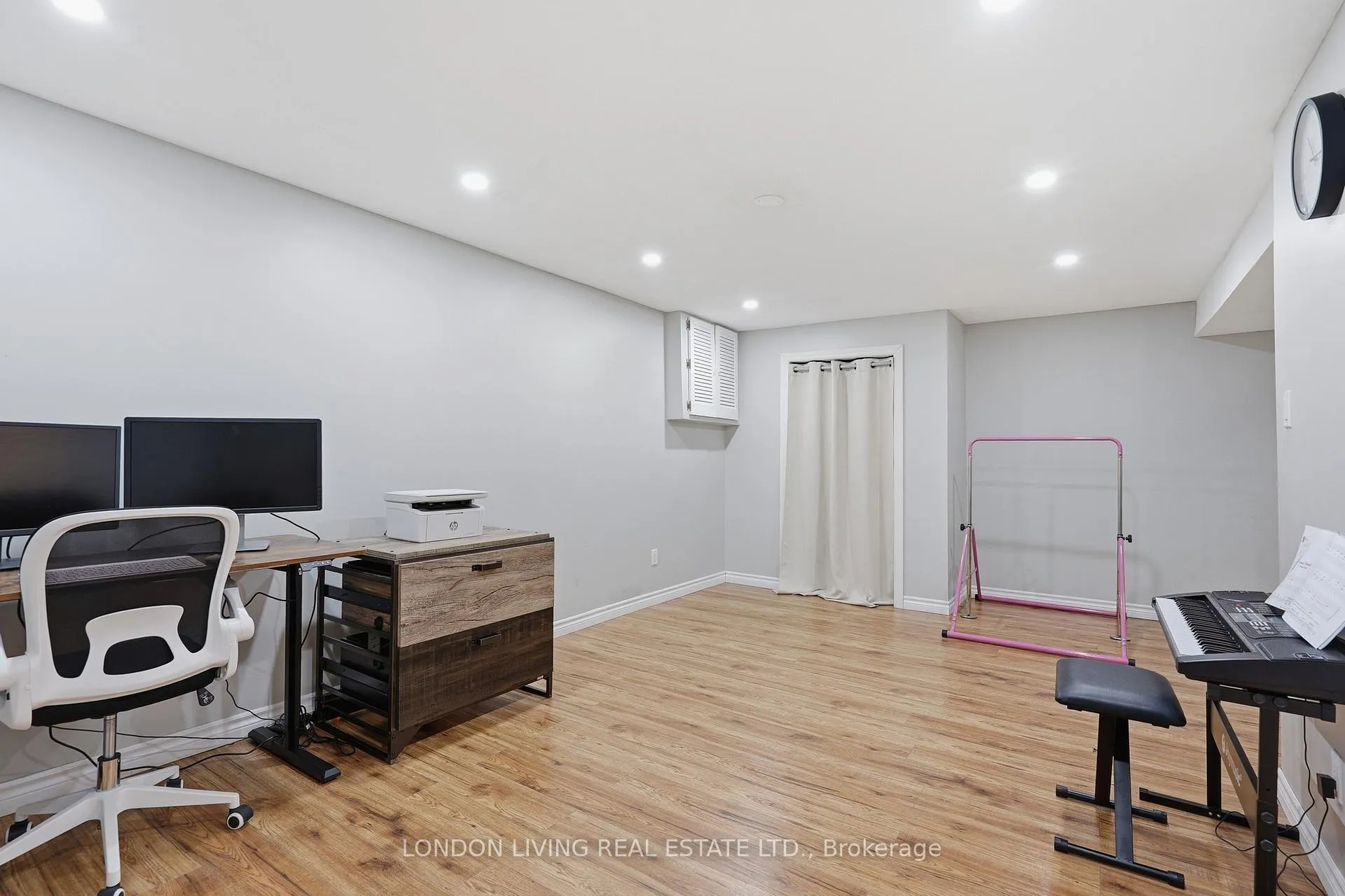 Photo 27 of 388 Deveron Crescent, London, South T — HOMEH