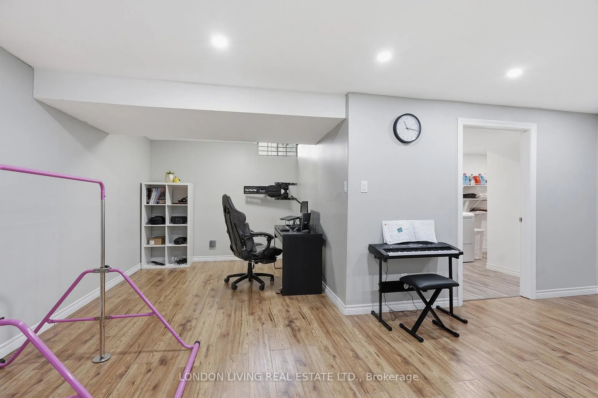 Photo 29 of 388 Deveron Crescent, London, South T — HOMEH