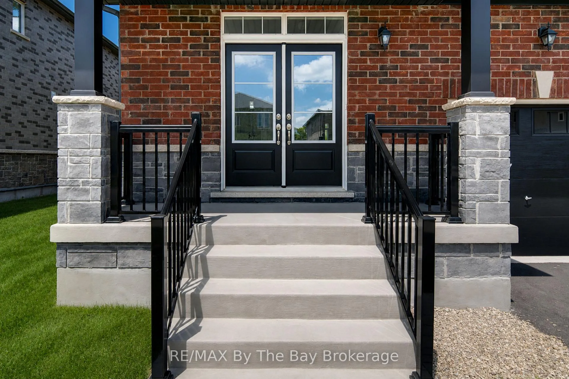 Photo 2 of 18 Amber Drive, Wasaga Beach — HOMEH