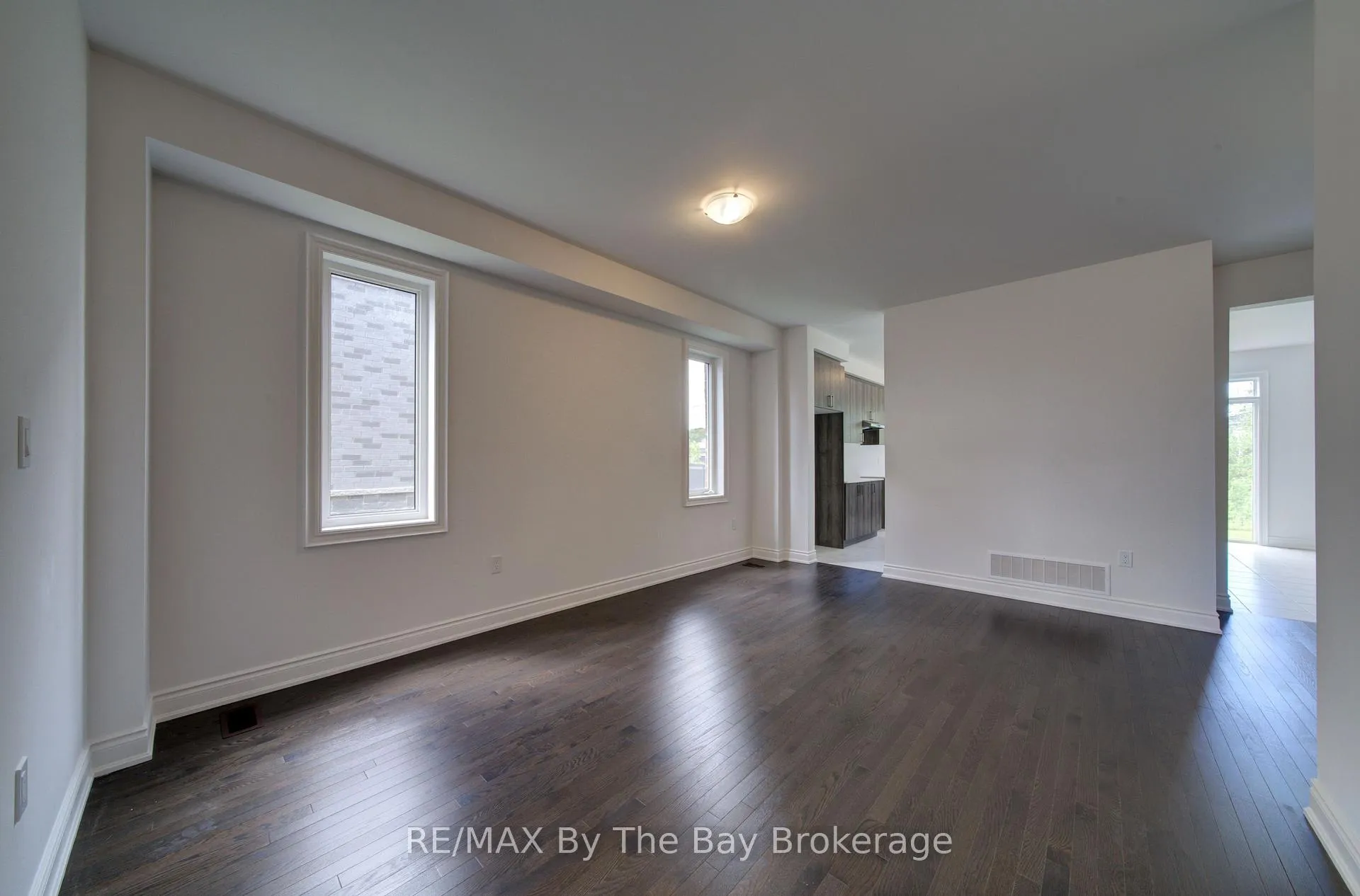 Photo 5 of 18 Amber Drive, Wasaga Beach — HOMEH