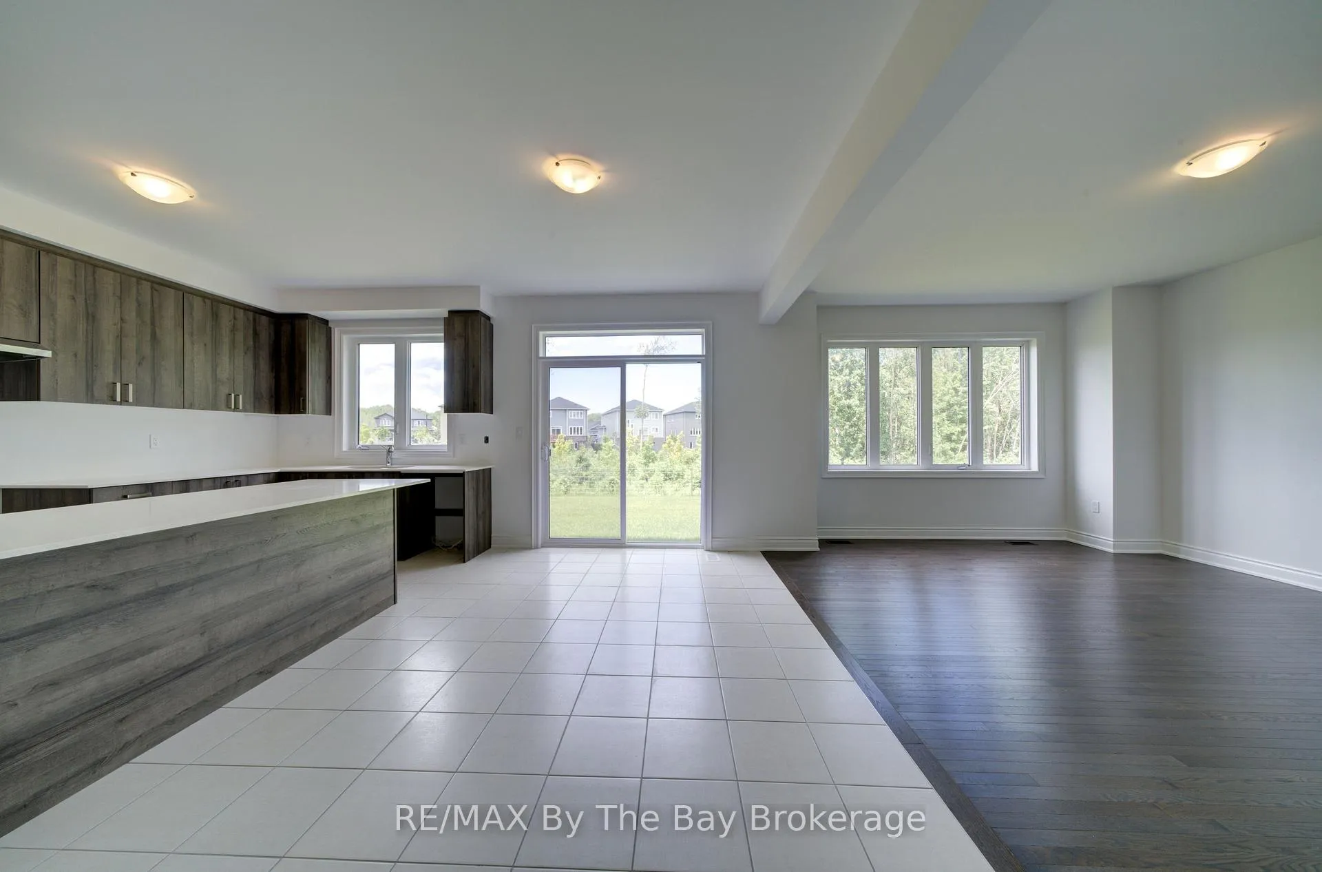 Photo 8 of 18 Amber Drive, Wasaga Beach — HOMEH