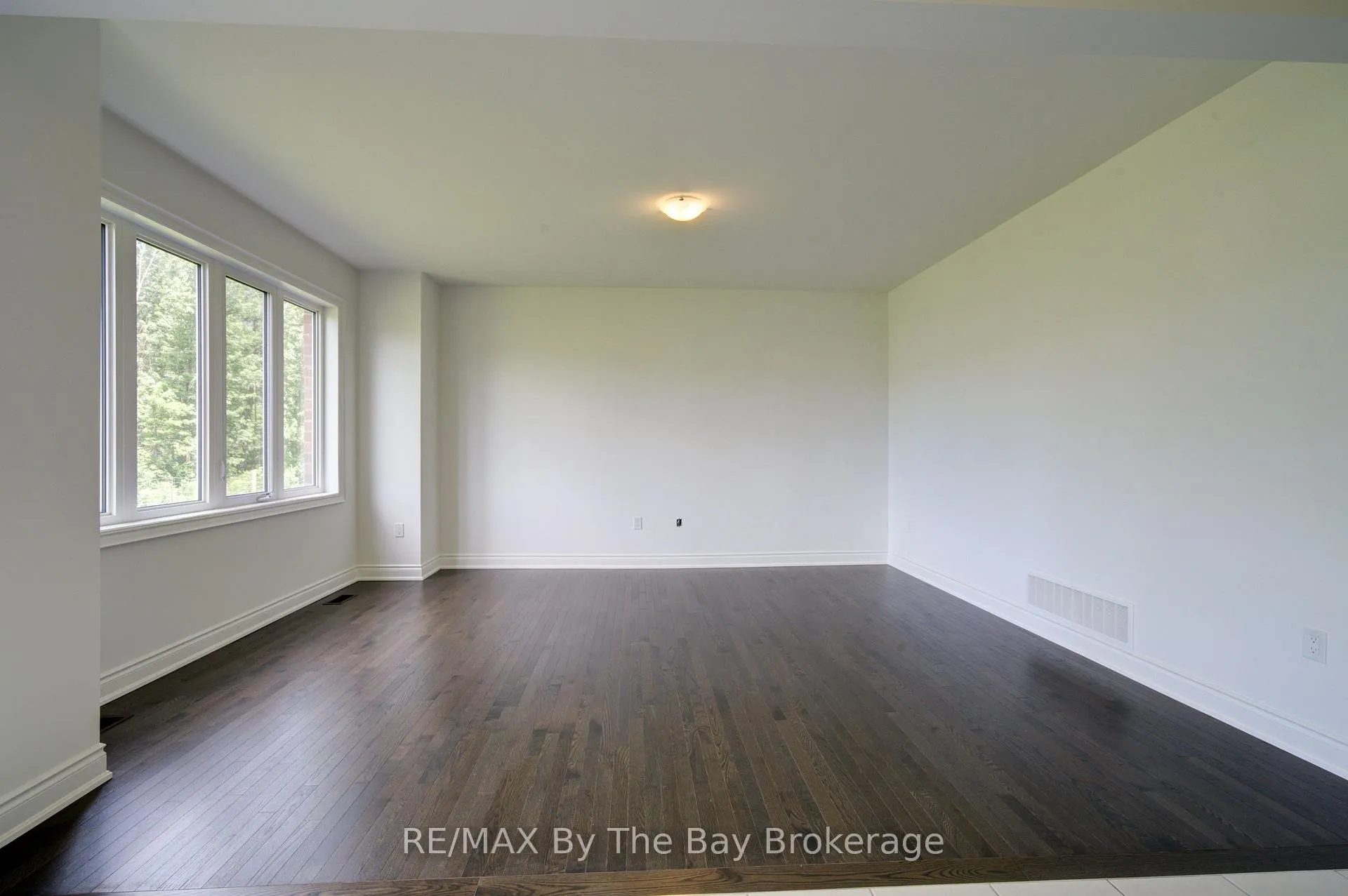 Photo 11 of 18 Amber Drive, Wasaga Beach — HOMEH